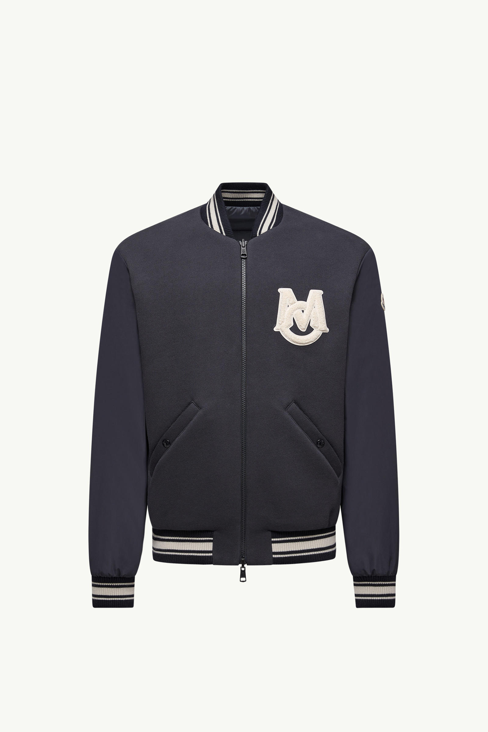 https://moncler-cdn.thron.com/api/v1/content-delivery/shares/dpx6uv/contents/K20911A00105M7510778_F/image/K20911A00105M7510778_F