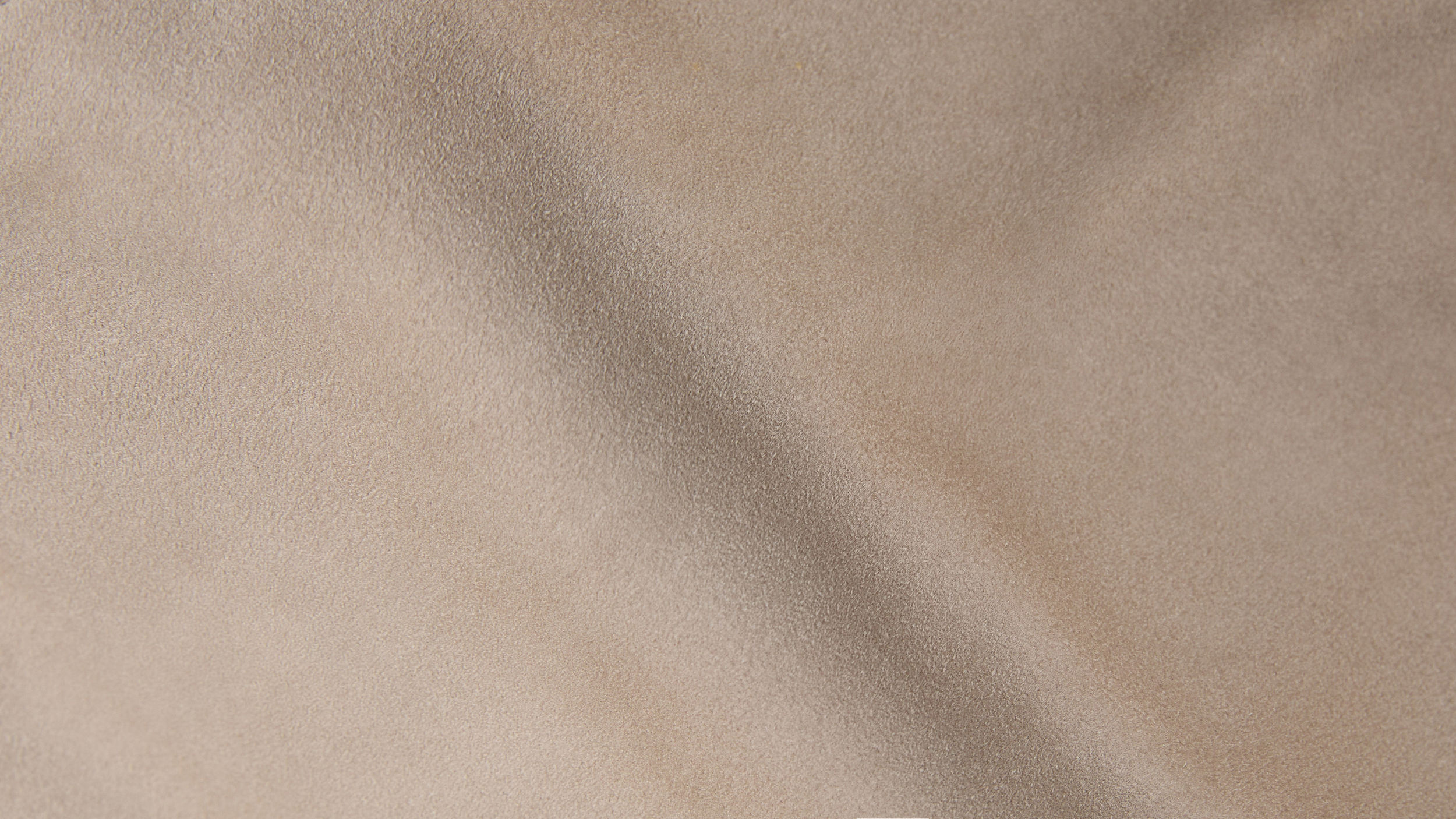 Slide 2 - product.feature.texturesuede.title