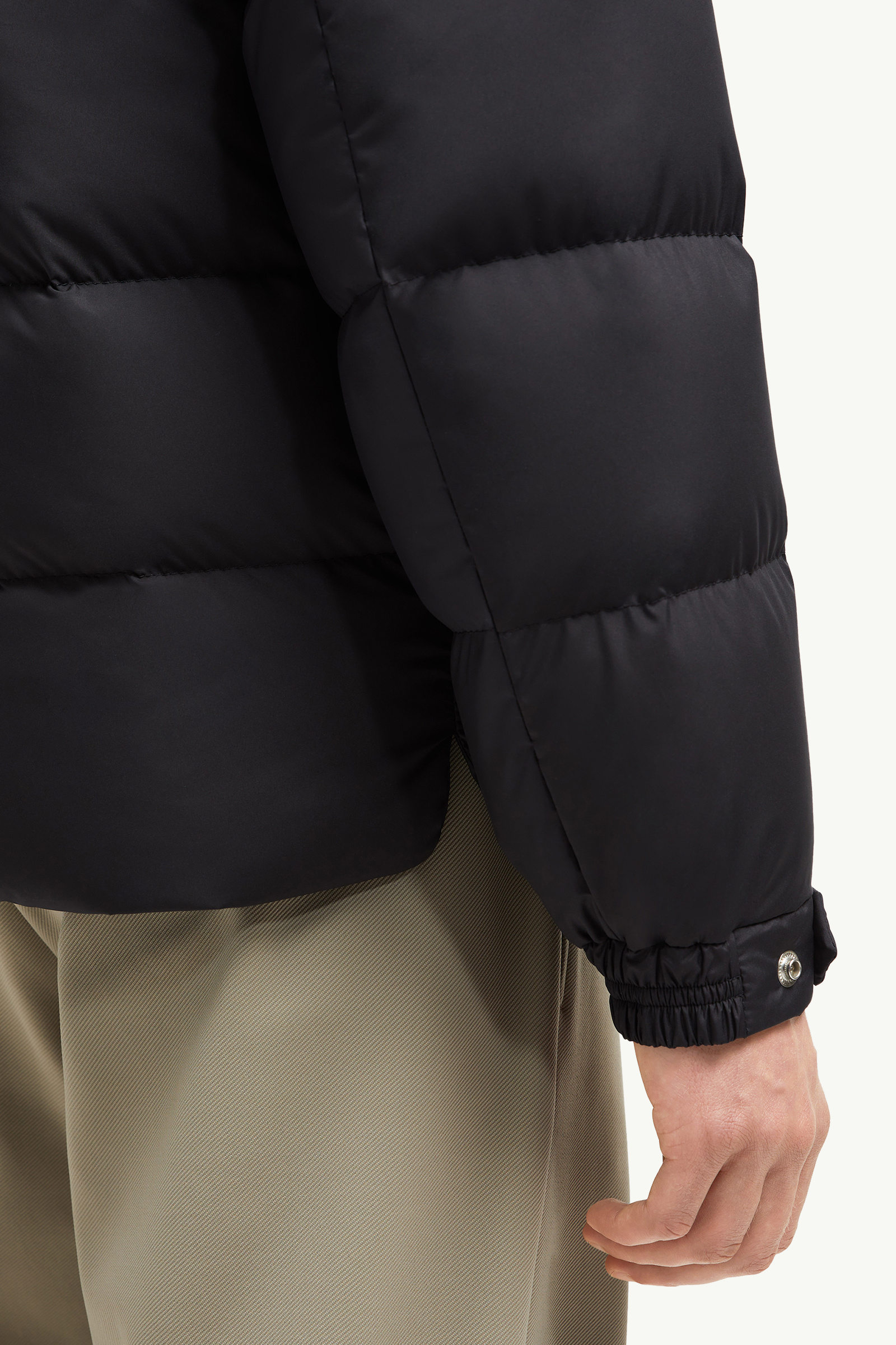 Cardere男士连帽短款羽绒夹克外套 男士 黑色 Moncler 6