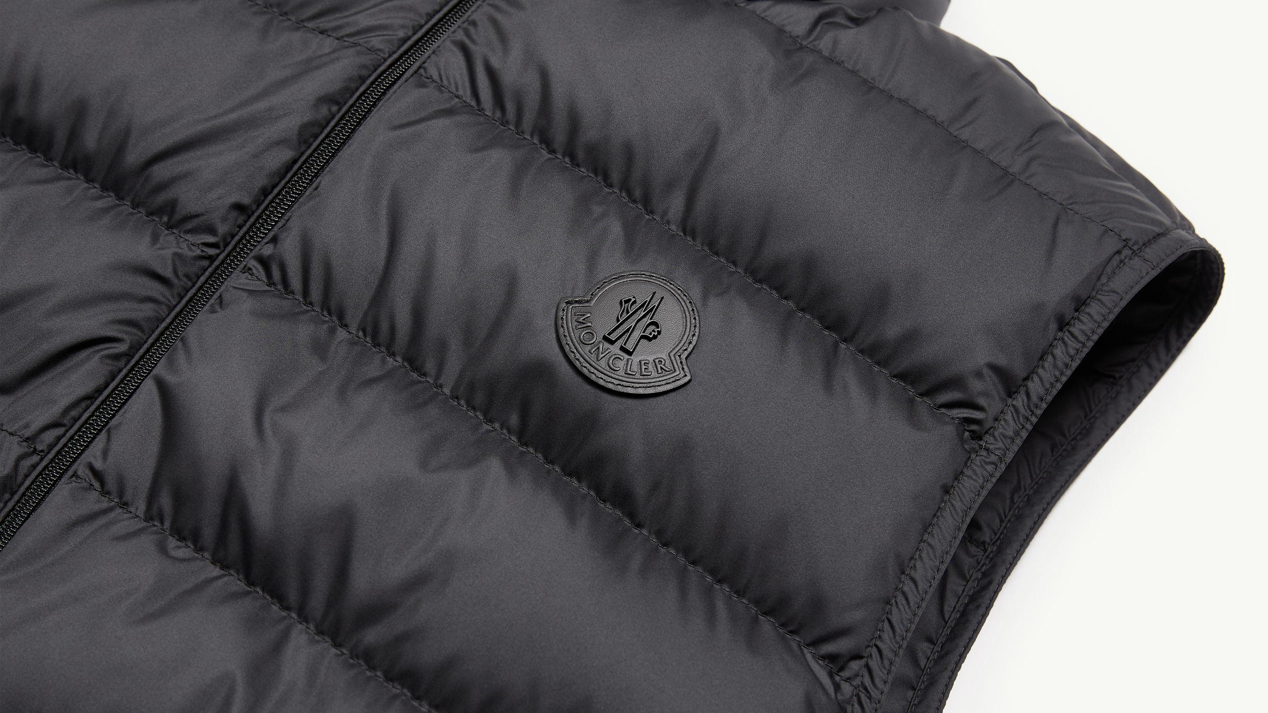 Slide 2 - product.feature.leatherdetaillogo.title