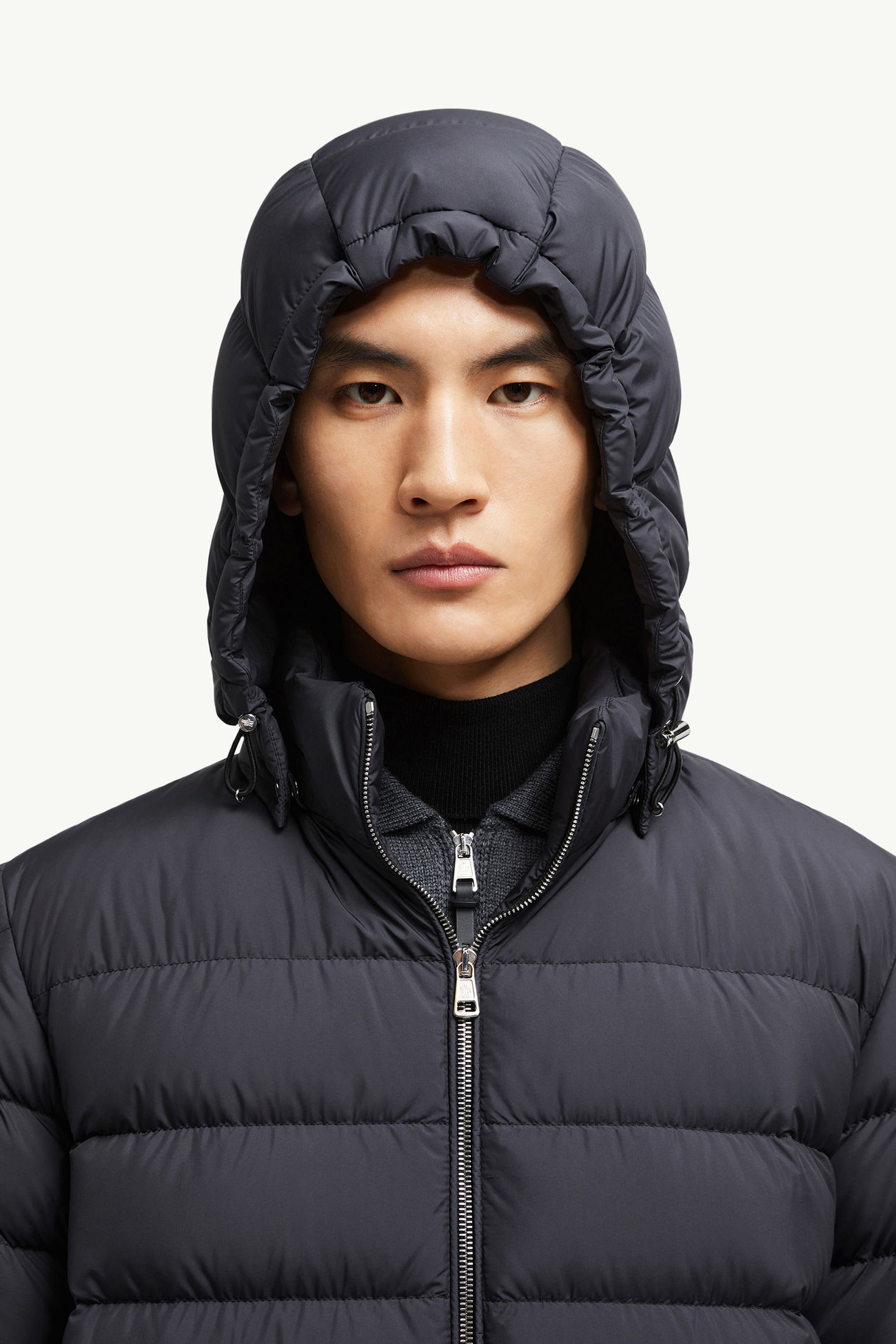 Arneb男士连帽短款羽绒夹克外套 男士 黑色 Moncler 6