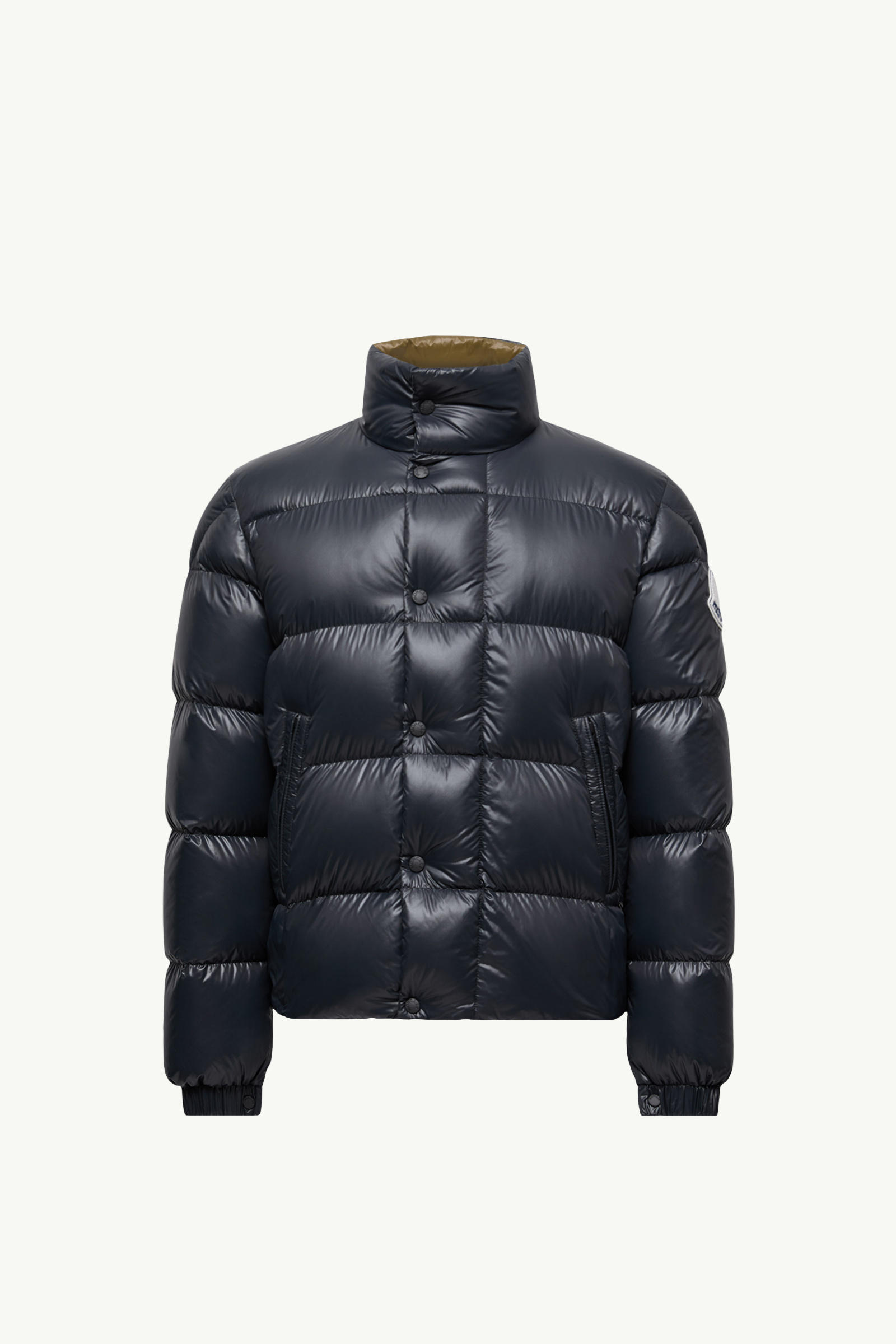 https://moncler-cdn.thron.com/api/v1/content-delivery/shares/dpx6uv/contents/K20911A00130596XEP98_F/image/K20911A00130596XEP98_F