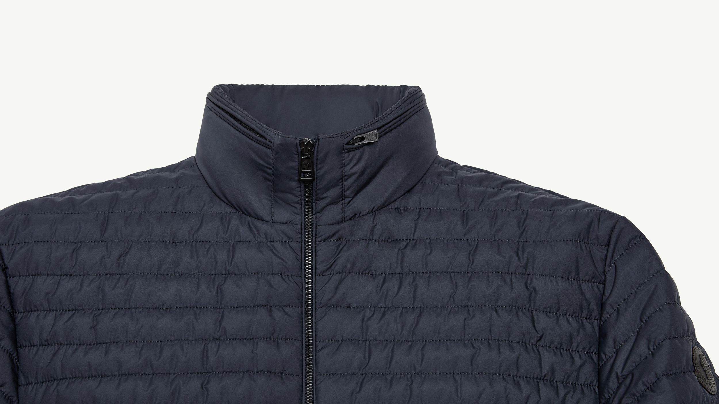 Slide 1 - Herausziehbare Kapuze