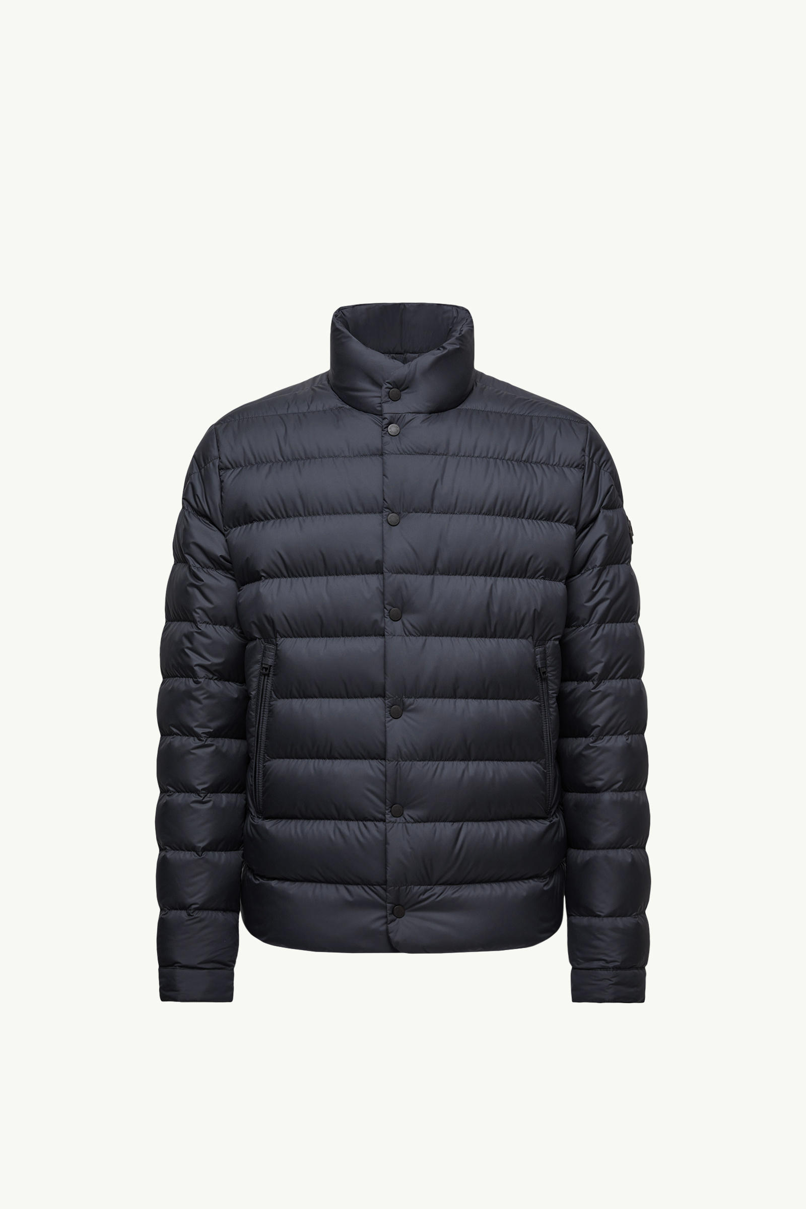https://moncler-cdn.thron.com/api/v1/content-delivery/shares/dpx6uv/contents/K20911A00134597X2779_F/image/K20911A00134597X2779_F
