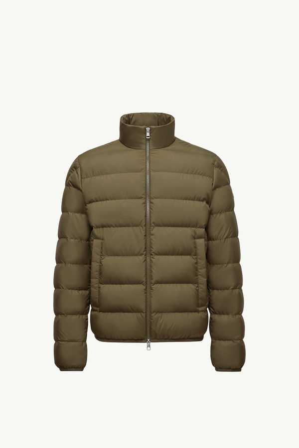https://moncler-cdn.thron.com/api/v1/content-delivery/shares/dpx6uv/contents/K20911A0013854A81818_F/image/K20911A0013854A81818_F