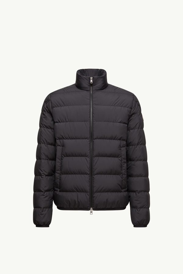 https://moncler-cdn.thron.com/api/v1/content-delivery/shares/dpx6uv/contents/K20911A0013854A81999_F/image/K20911A0013854A81999_F