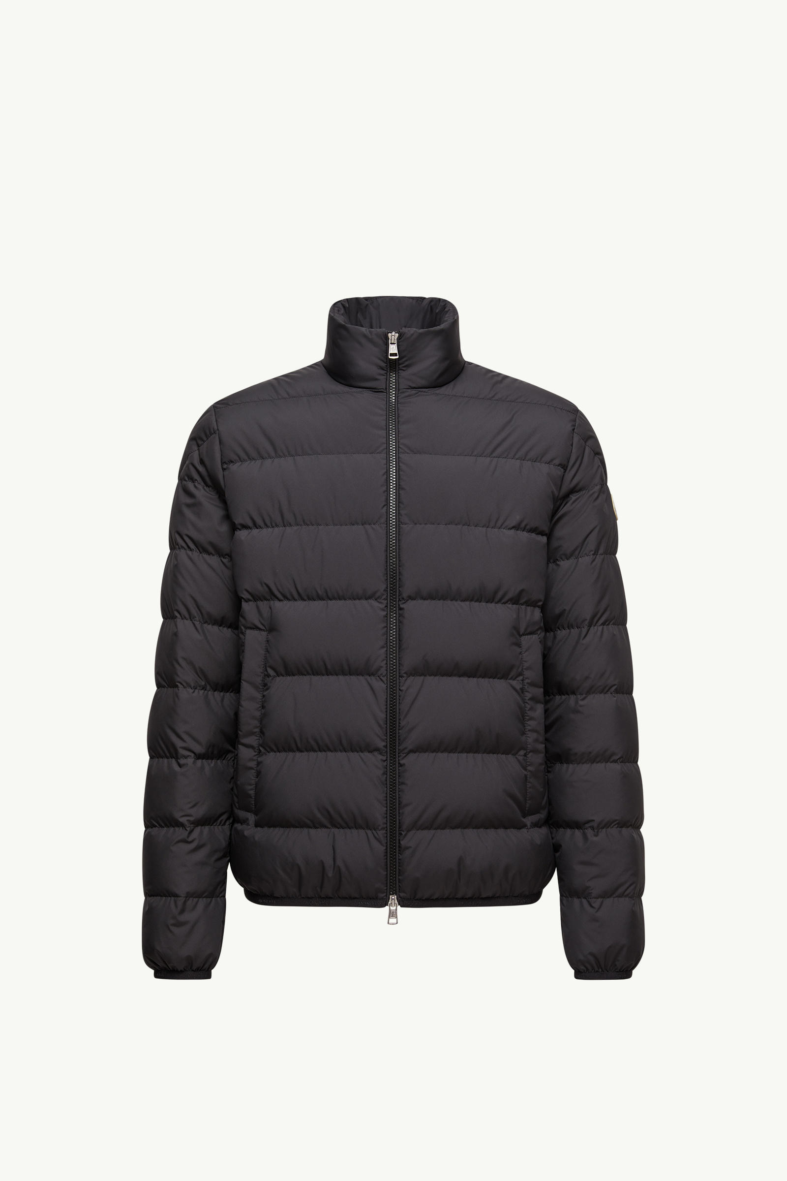 https://moncler-cdn.thron.com/api/v1/content-delivery/shares/dpx6uv/contents/K20911A0013854A81999_F/image/K20911A0013854A81999_F