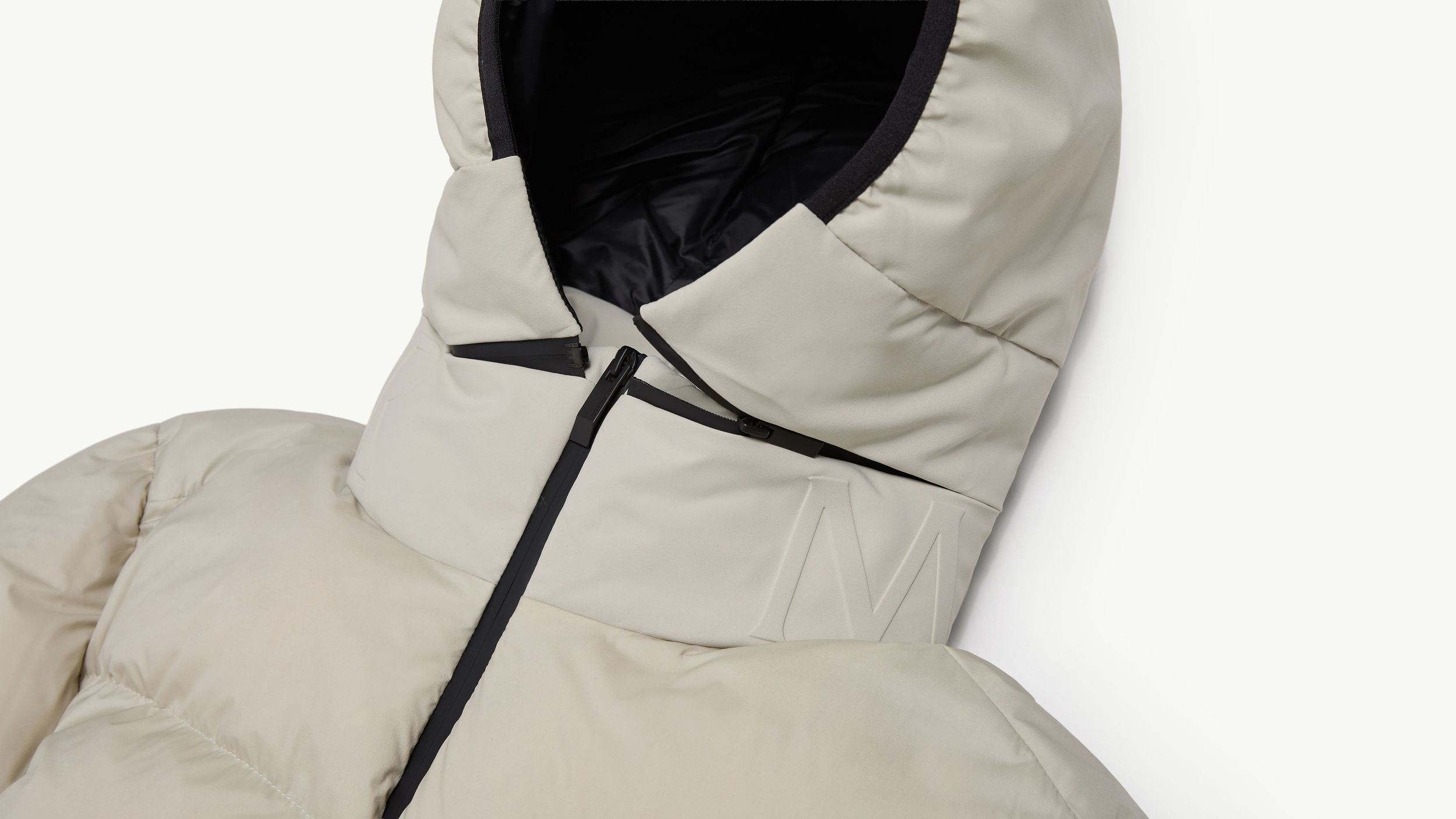 Slide 1 - product.feature.detachablehood.title