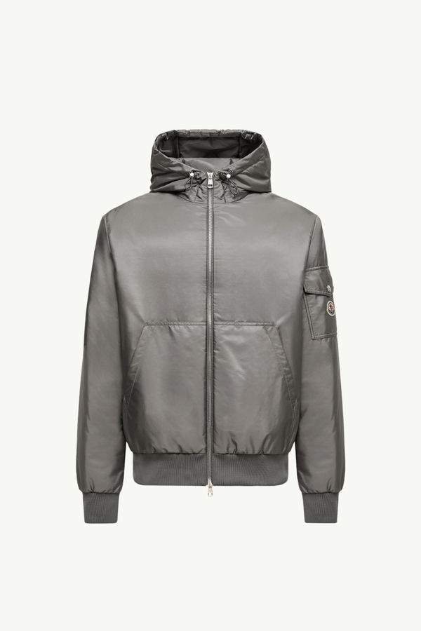 https://moncler-cdn.thron.com/api/v1/content-delivery/shares/dpx6uv/contents/K20911A00161539ZD90Z_F/image/K20911A00161539ZD90Z_F