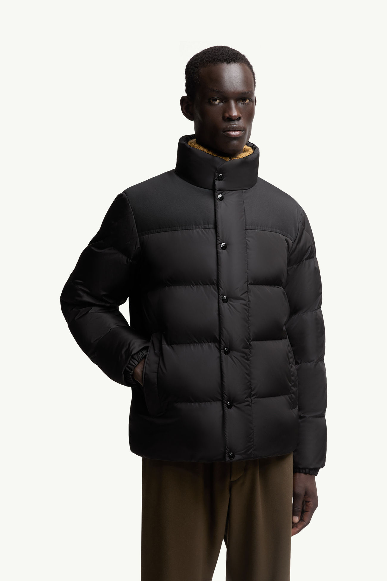 Virolais ショートダウンジャケット メンズ ブラック Moncler 3