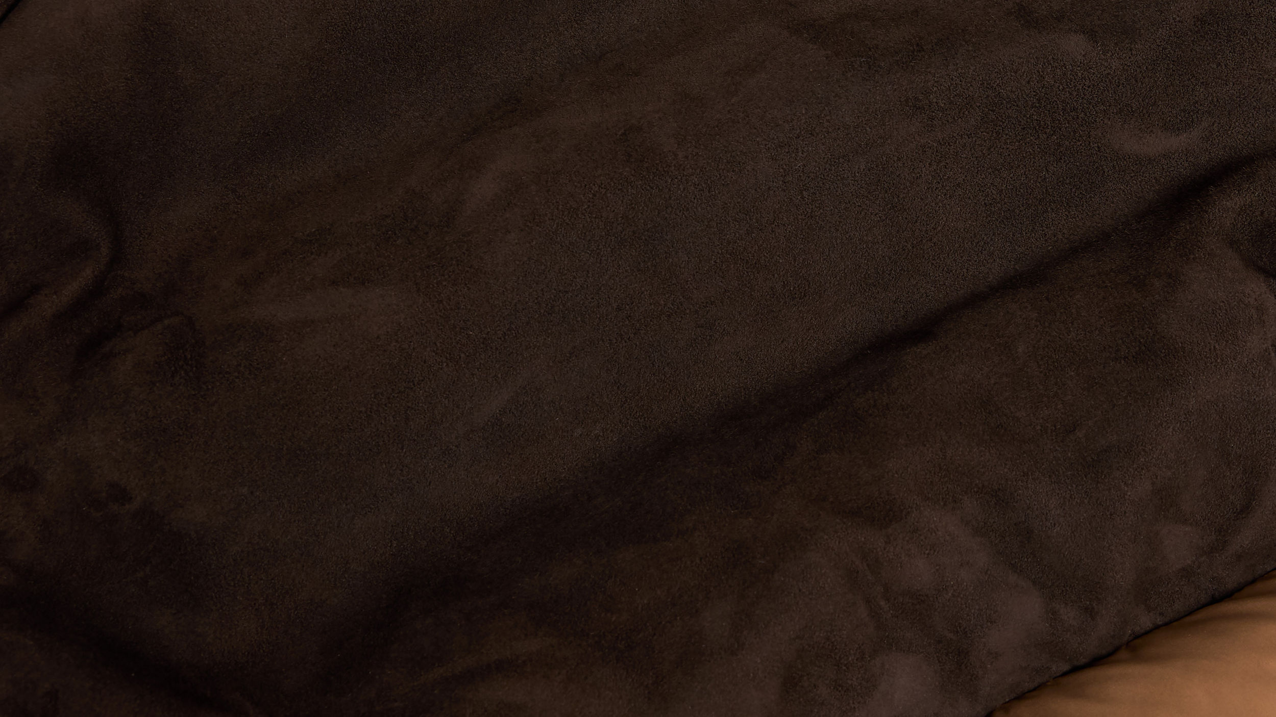 Slide 1 - product.feature.texturesuede.title