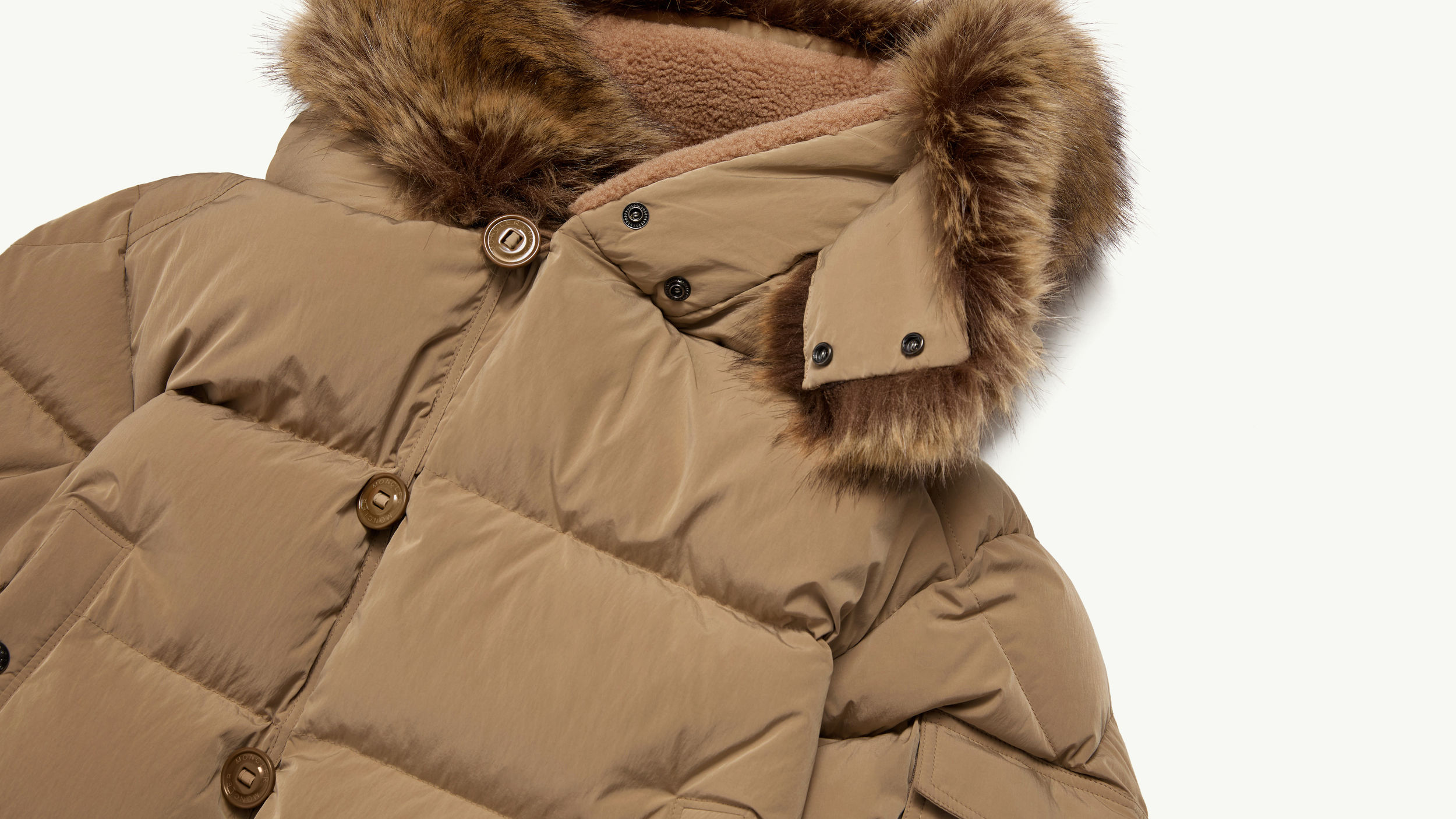 Slide 1 - product.feature.detachablefur.title