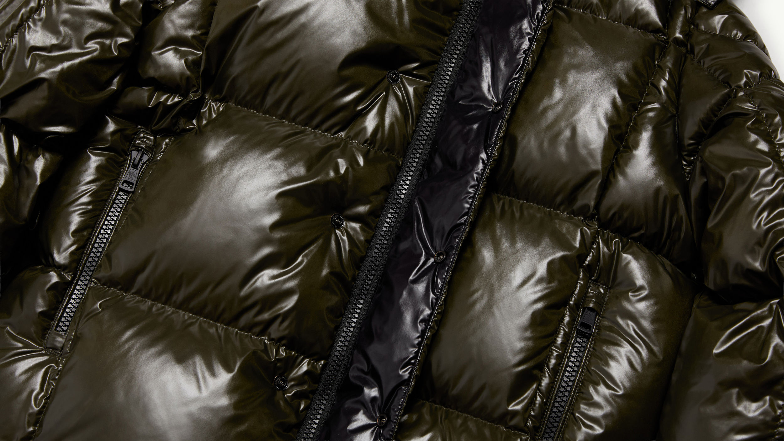 Slide 2 - 절제된 대비