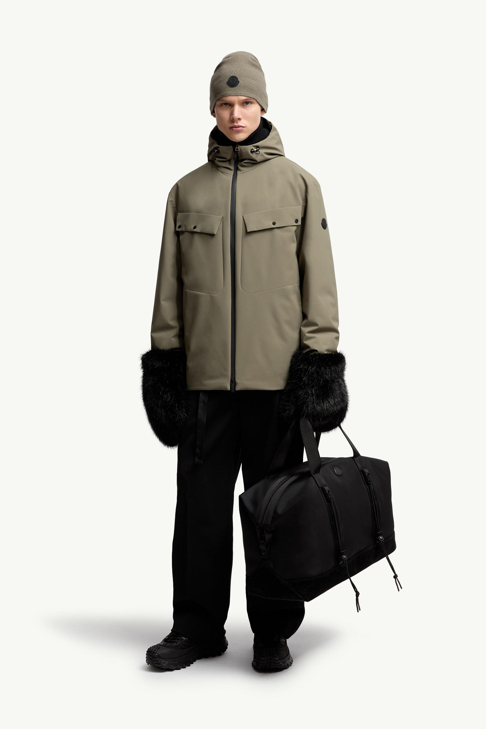 Piumino corto con cappuccio Escurays Uomo Verde Oliva Moncler 0