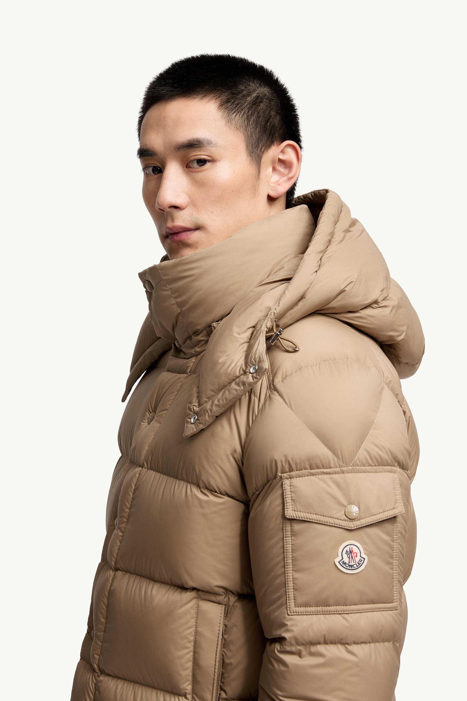 Moncler Maya 70 kurze Daunenjacke mit Kapuze Herren Hellbraun Moncler 1