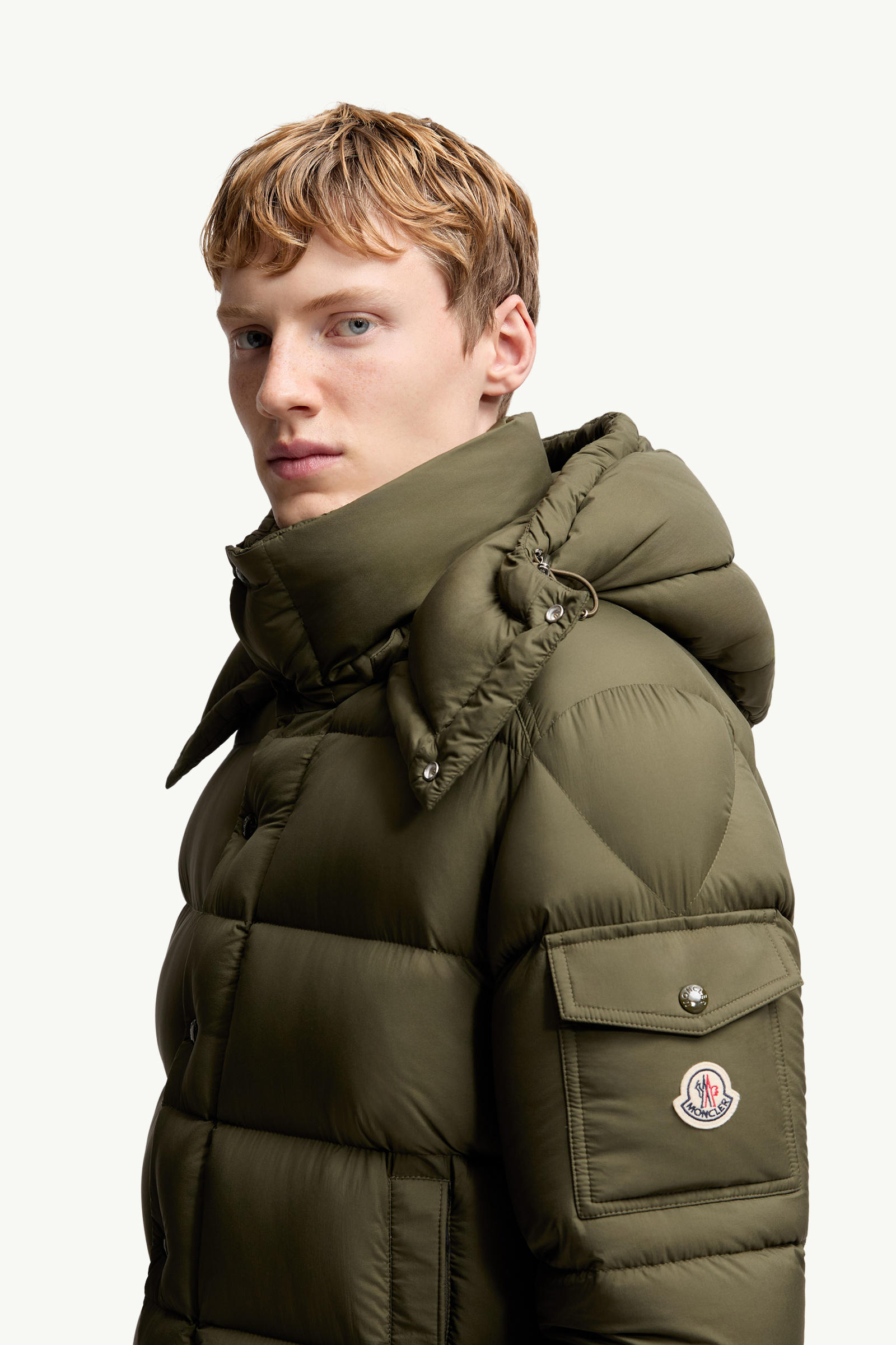 Plumífero corto con capucha Moncler Maya 70 Hombre Verde Oliva Moncler 1