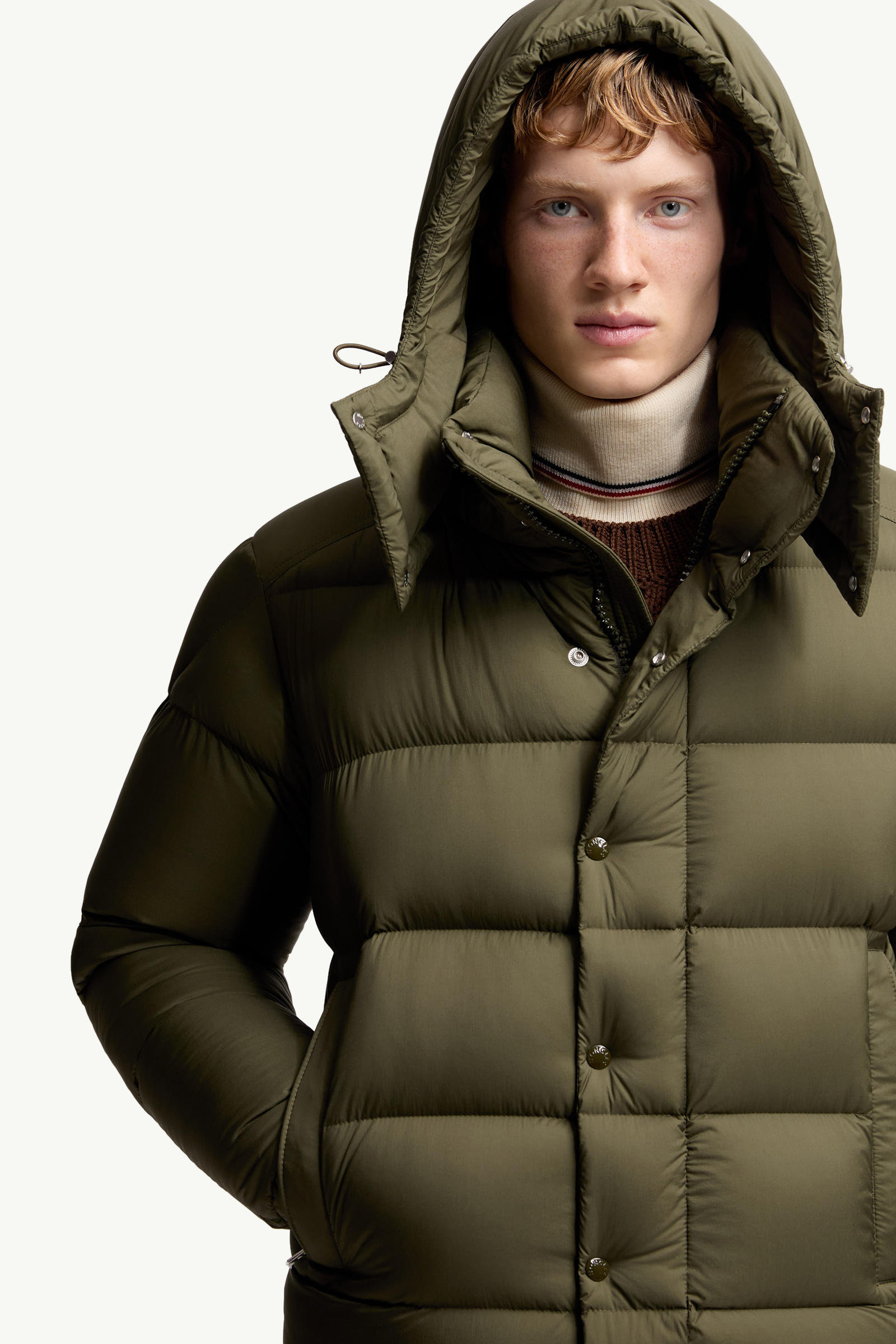 Piumino corto Moncler Maya 70 con cappuccio Uomo Verde Oliva Moncler 6