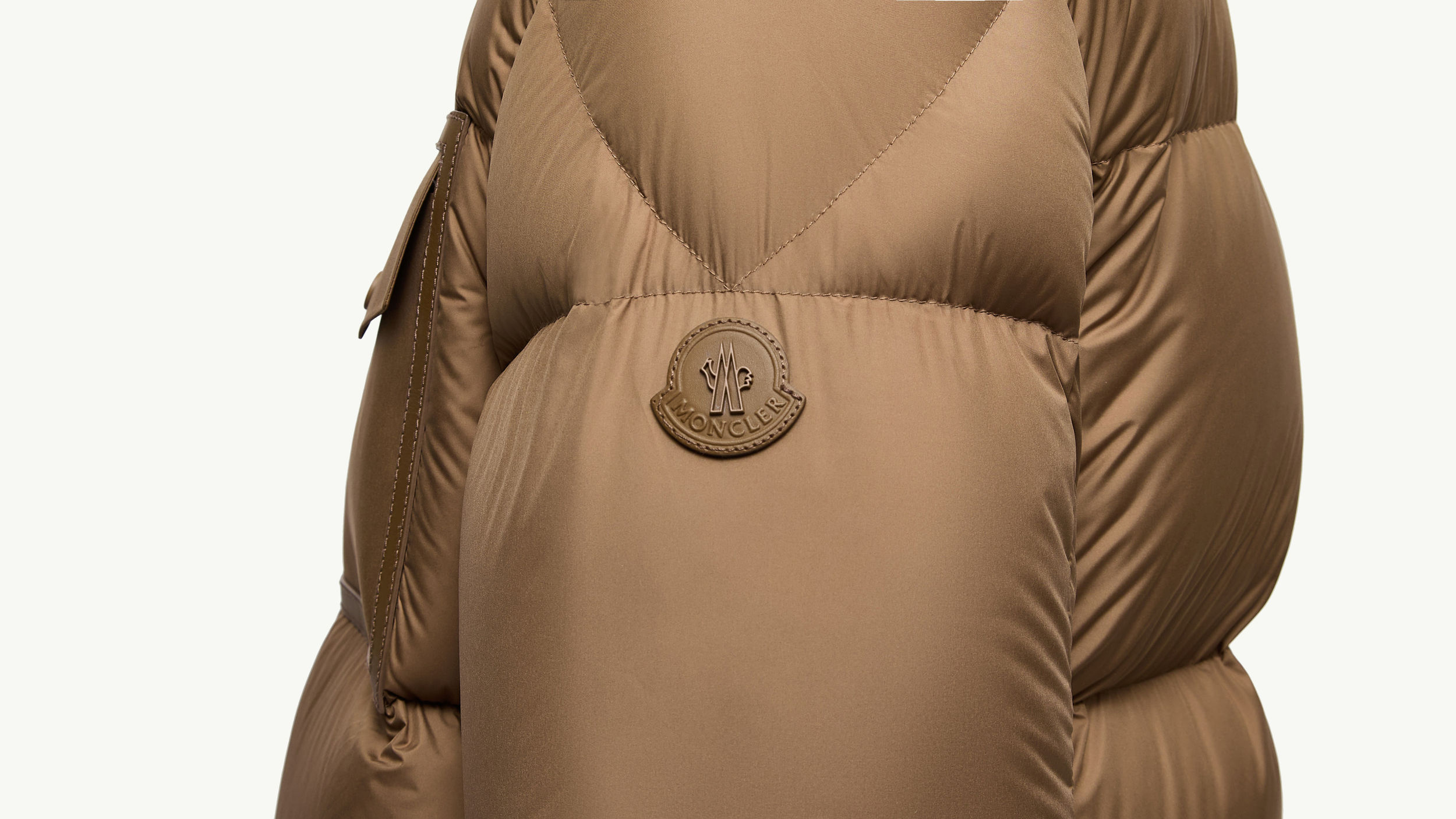 Slide 2 - product.feature.leatherdetaillogo.title