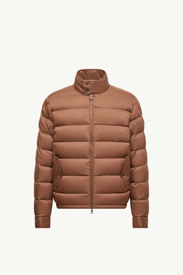 https://moncler-cdn.thron.com/api/v1/content-delivery/shares/dpx6uv/contents/K20911A00213597X2278_F/image/K20911A00213597X2278_F