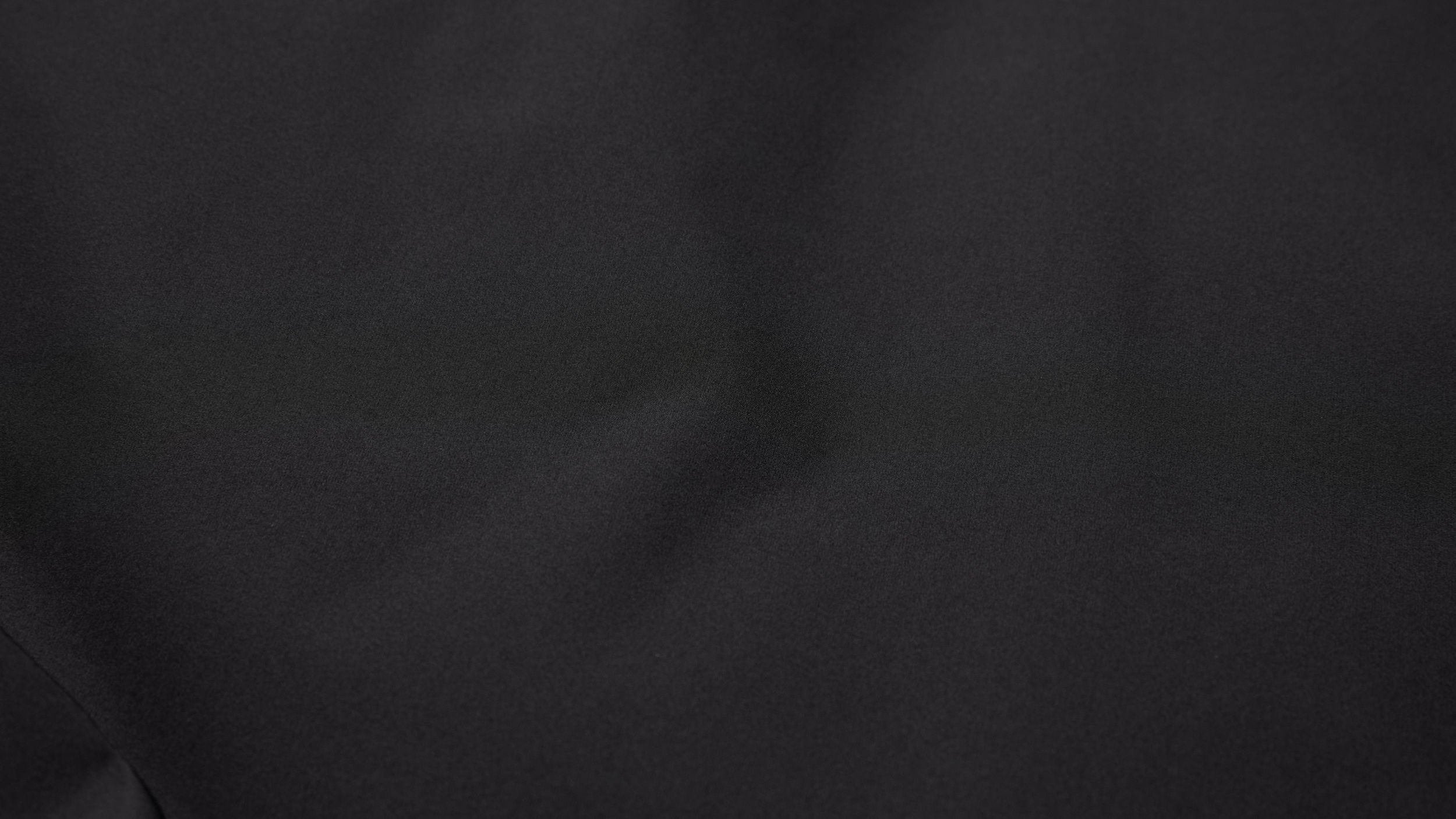 Slide 2 - product.feature.textureaquaflectmaterial.title