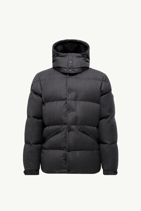 https://moncler-cdn.thron.com/api/v1/content-delivery/shares/dpx6uv/contents/K20911A00223598Z8F99_F/image/K20911A00223598Z8F99_F