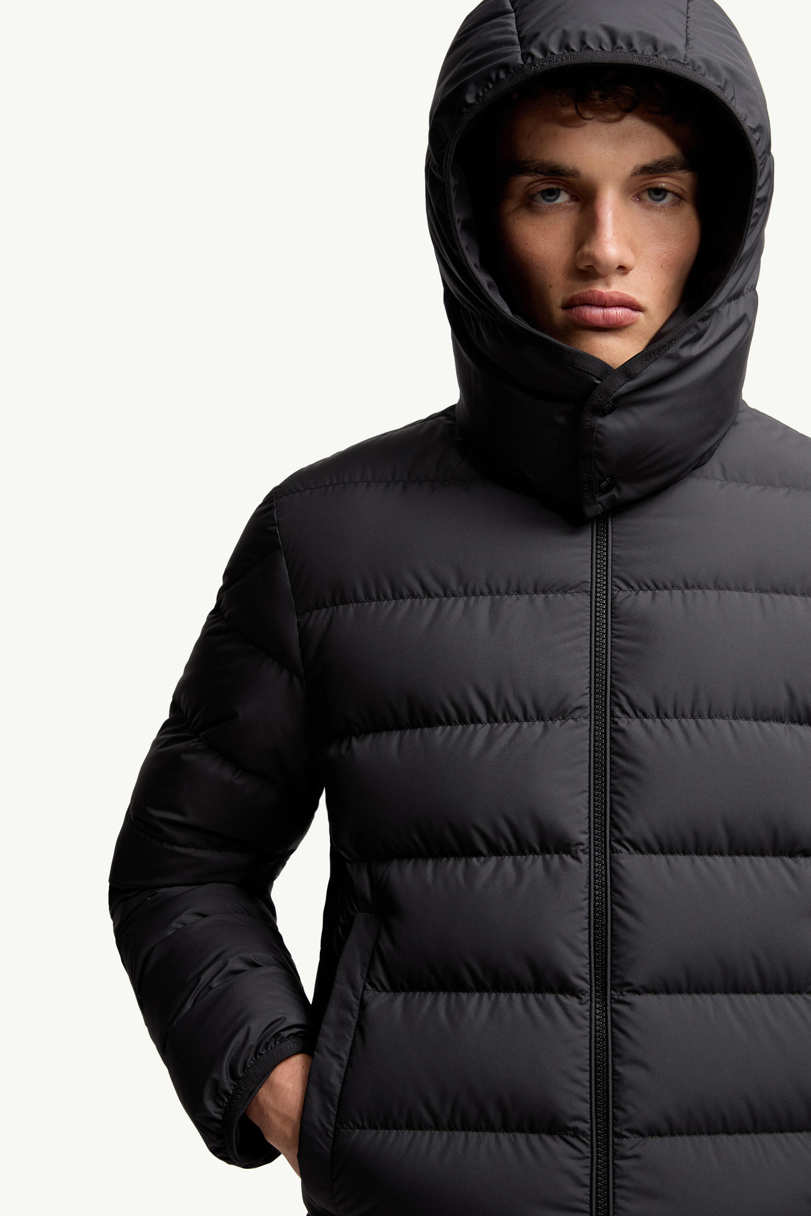 Piumino corto con cappuccio Montbrocq Uomo Nero Moncler 5