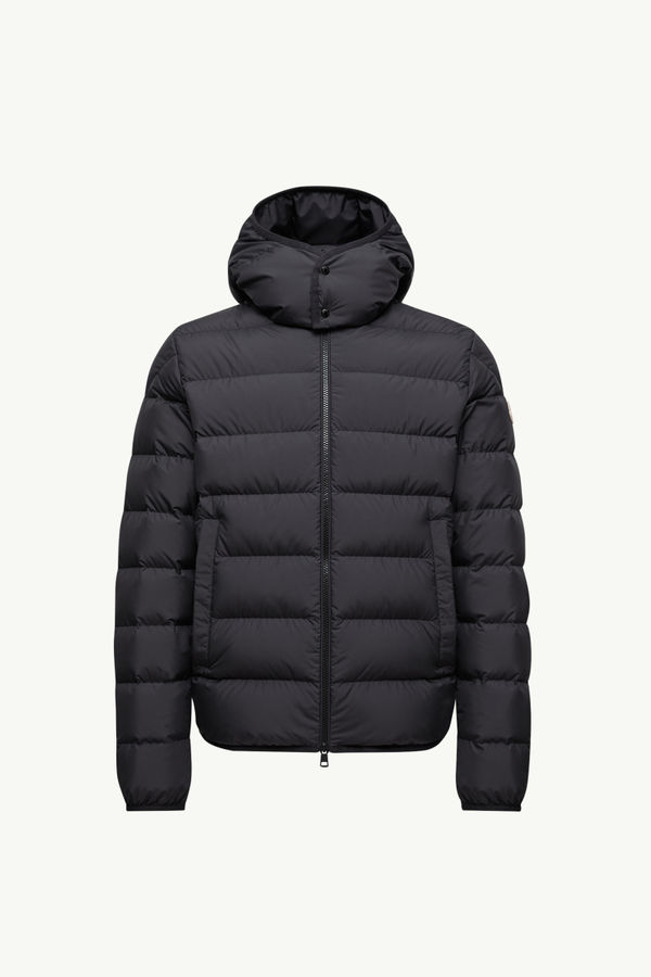 https://moncler-cdn.thron.com/api/v1/content-delivery/shares/dpx6uv/contents/K20911A00224597YW999_F/image/K20911A00224597YW999_F