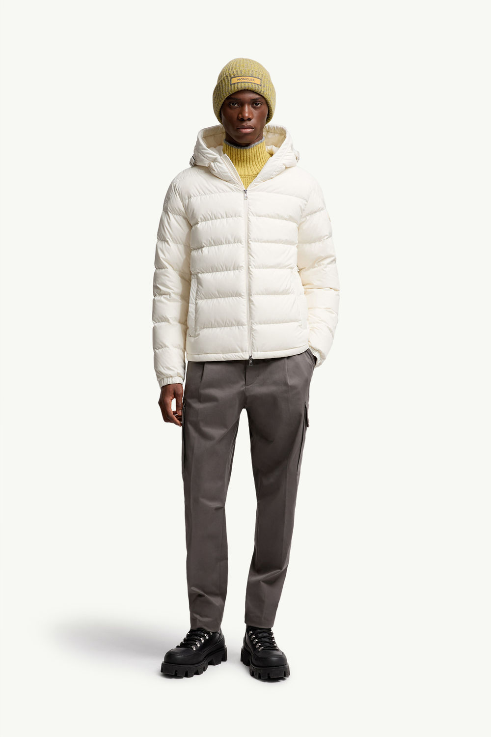 Laveraet ショートダウンジャケット メンズ ホワイト Moncler 0