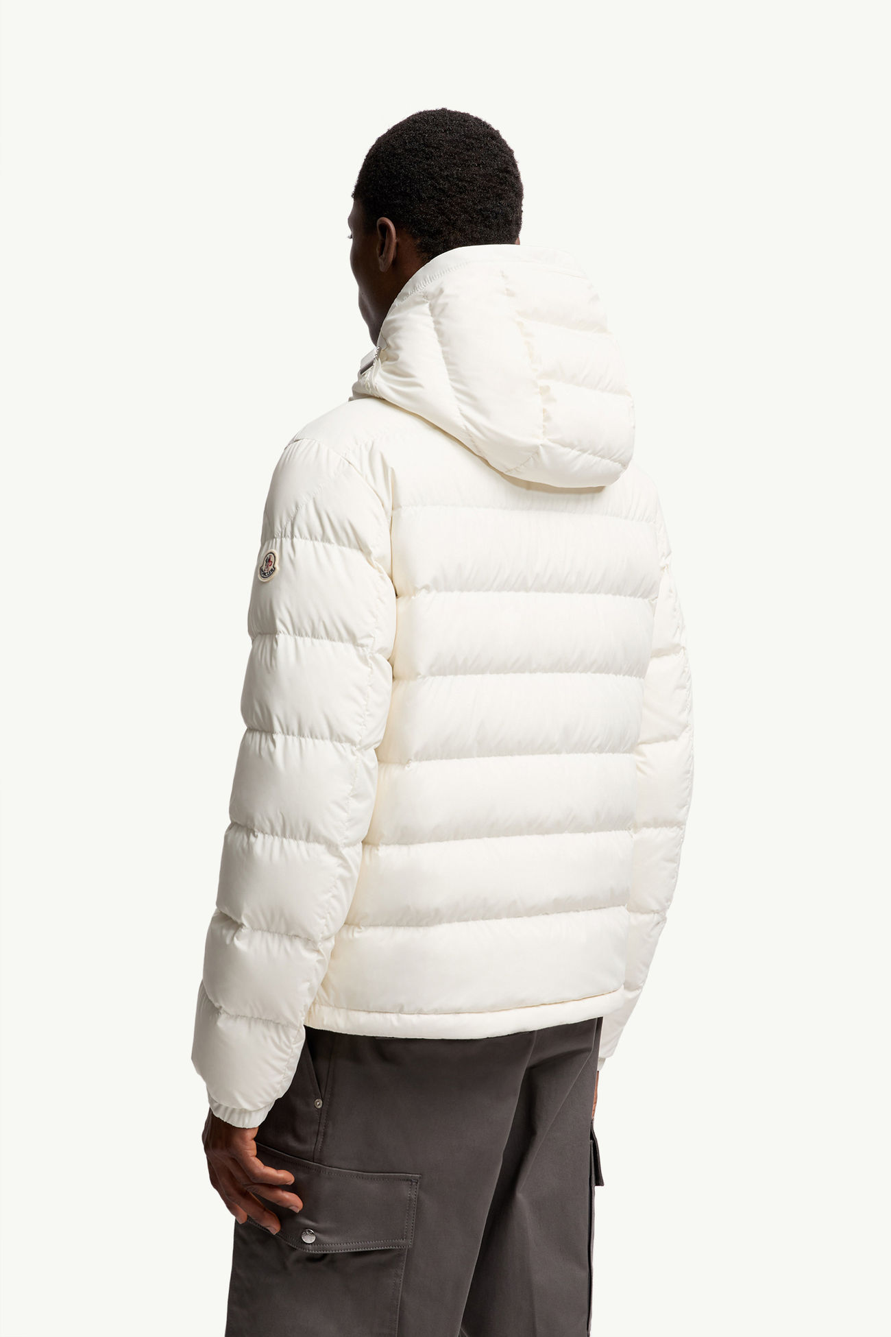 Laveraet ショートダウンジャケット メンズ ホワイト Moncler 4
