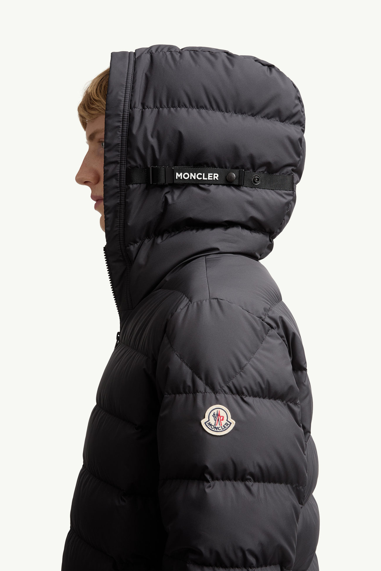Laveraet ショートダウンジャケット メンズ ブラック Moncler 1