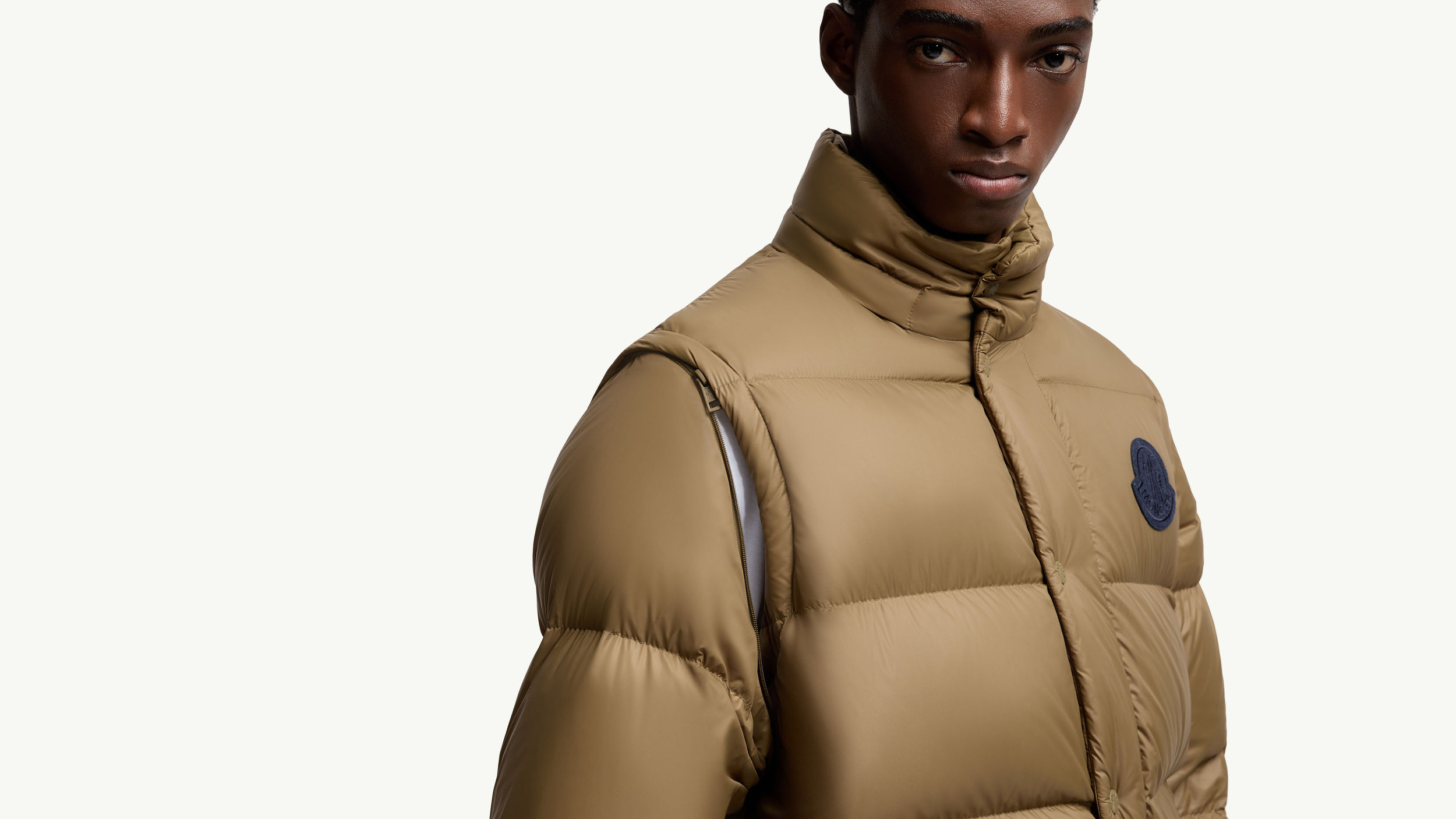 Slide 1 - product.feature.detachablesleeves.title