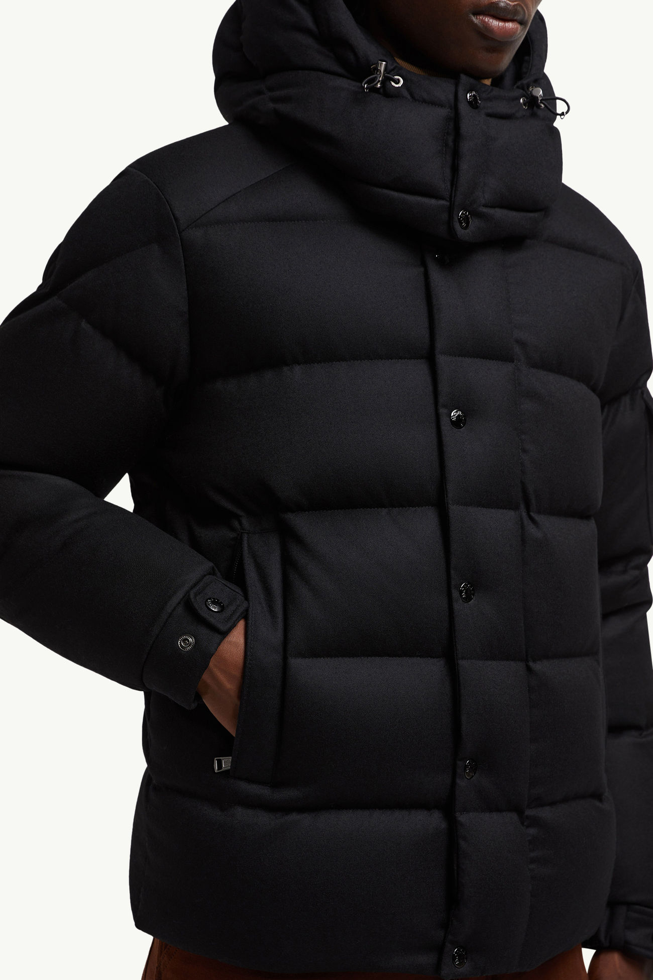 Piumino corto in flanella di lana con cappuccio Moncler Maya 70 Uomo Nero Moncler 5