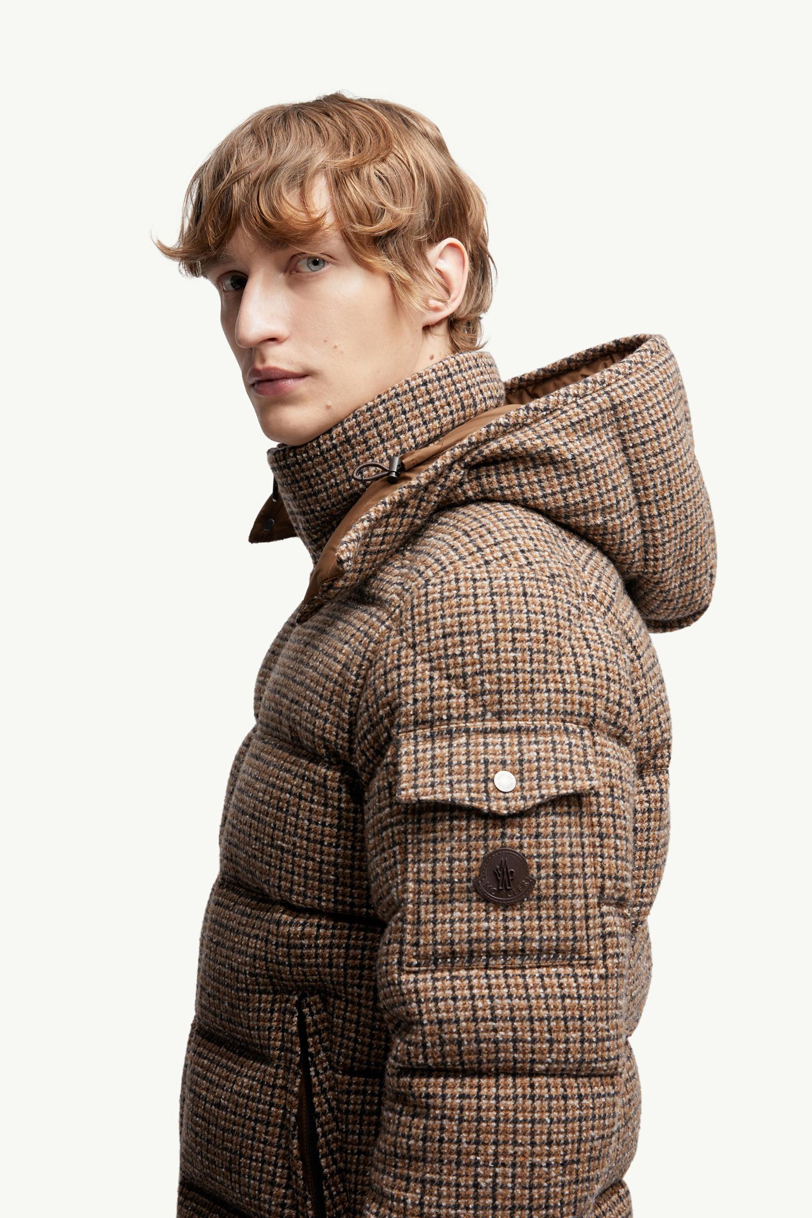 Doudoune courte à capuche en mélange de laine bouclée Montgenevre Hommes Marron Moncler 1