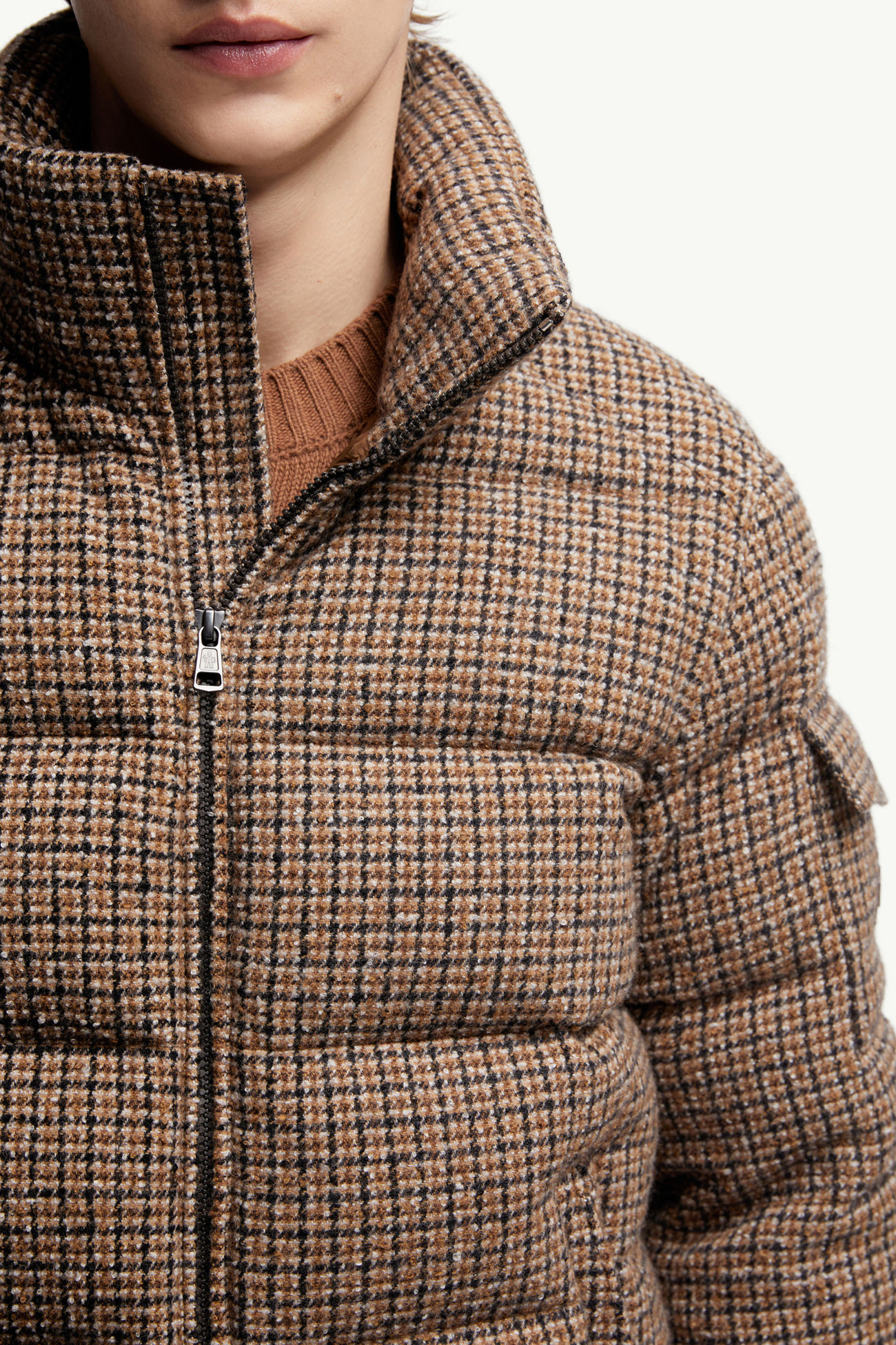 Plumífero corto con capucha de bouclé de mezcla de lana Montgenevre Hombre Marrón Moncler 5