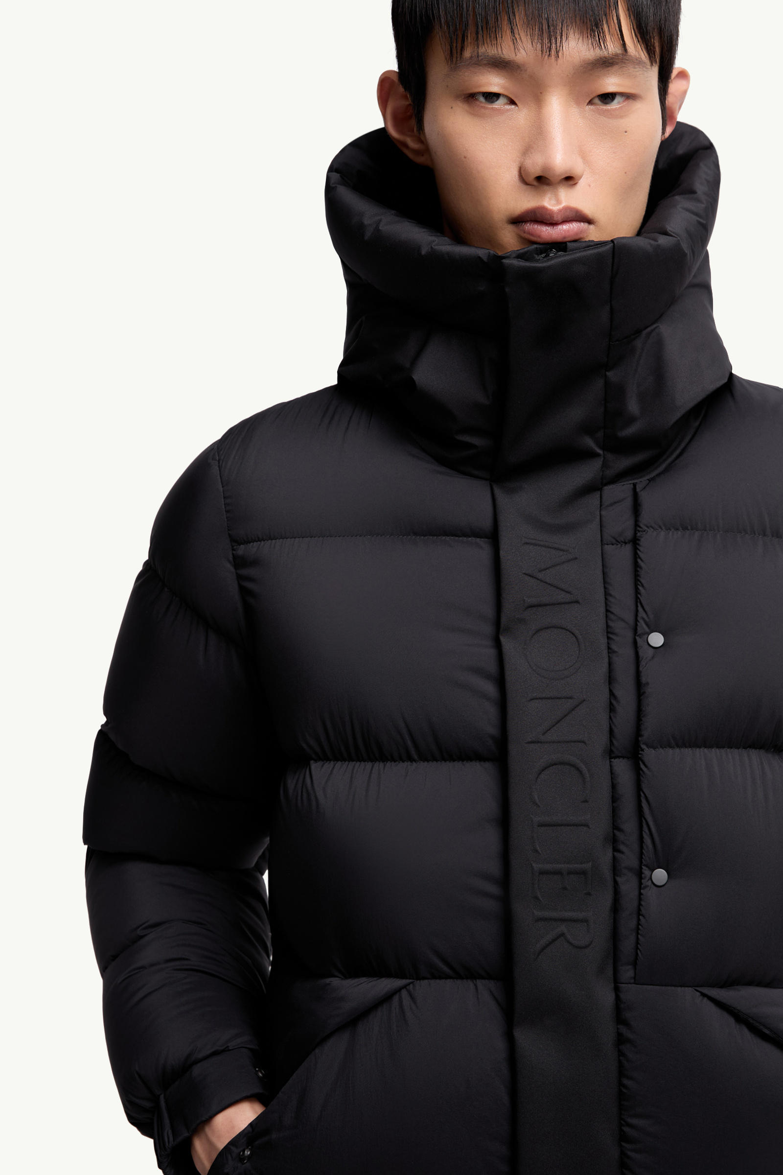Madeiraショートダウンジャケット メンズ ブラック Moncler 6
