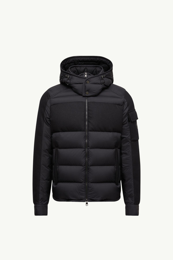 https://moncler-cdn.thron.com/api/v1/content-delivery/shares/dpx6uv/contents/K20911A00250596K7999_F/image/K20911A00250596K7999_F