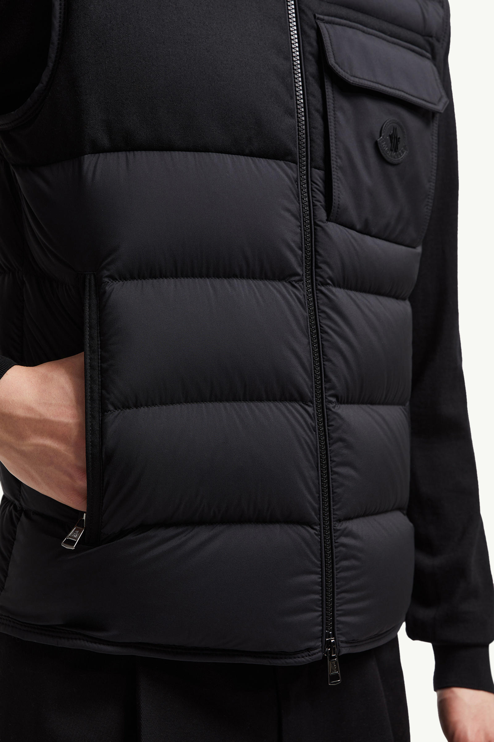 Estagnous Down Gilet Men Black Moncler 5