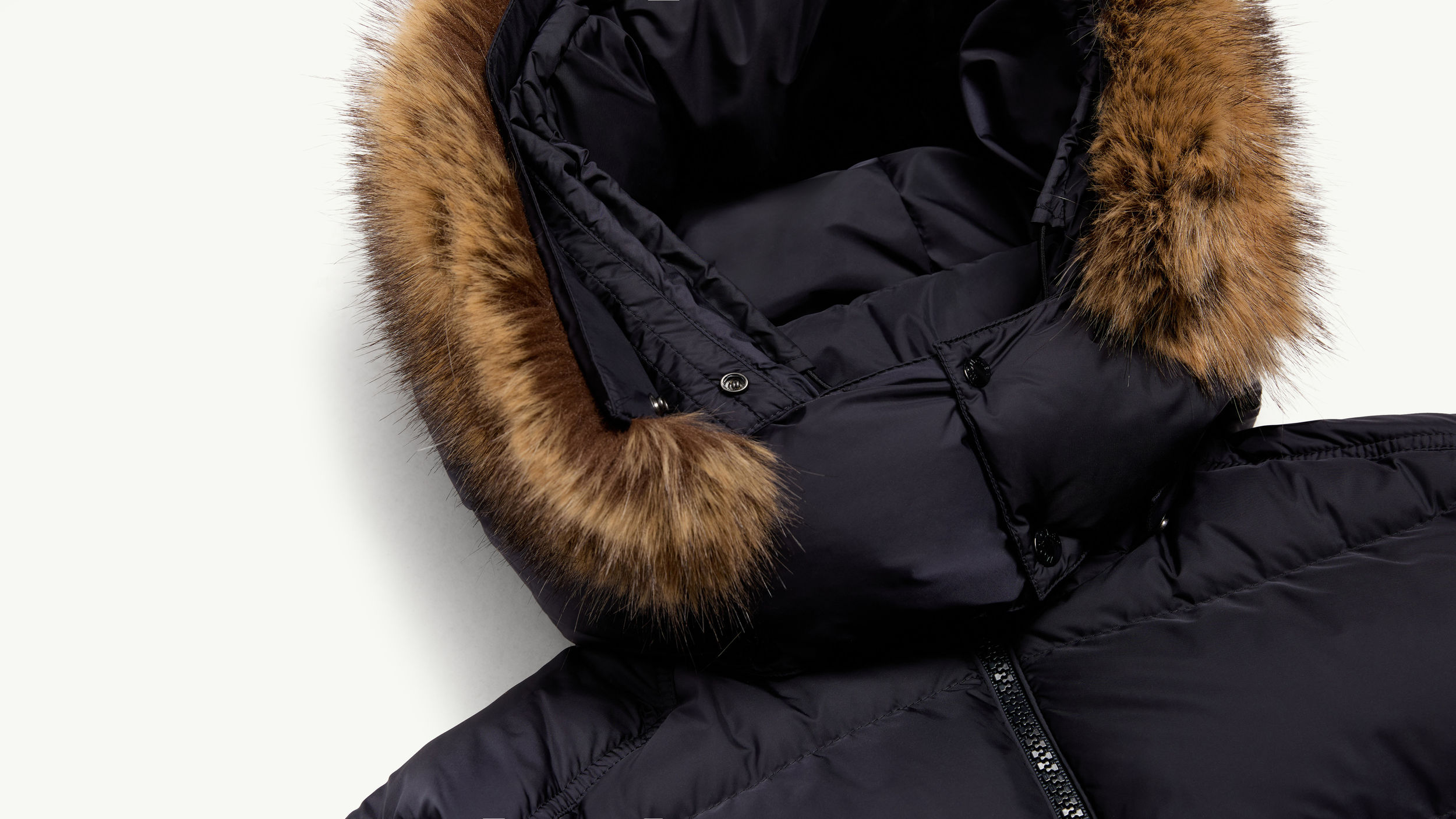 Slide 3 - product.feature.detachablefur.title