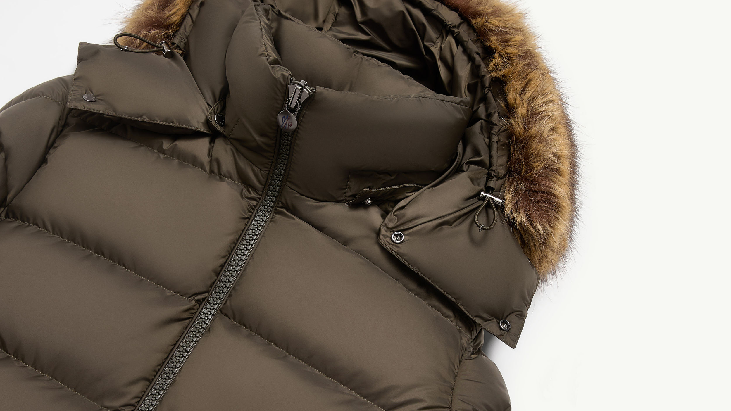 Slide 1 - product.feature.detachablehood.title