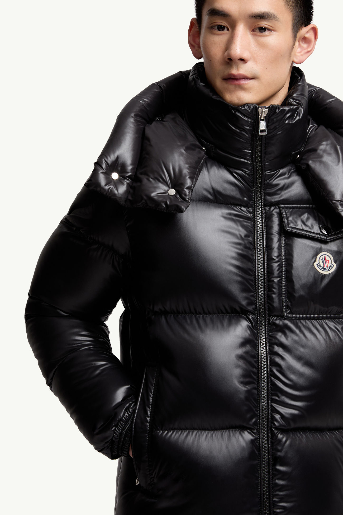 Plumífero corto con capucha Montbeliard Hombre Negro Moncler 6