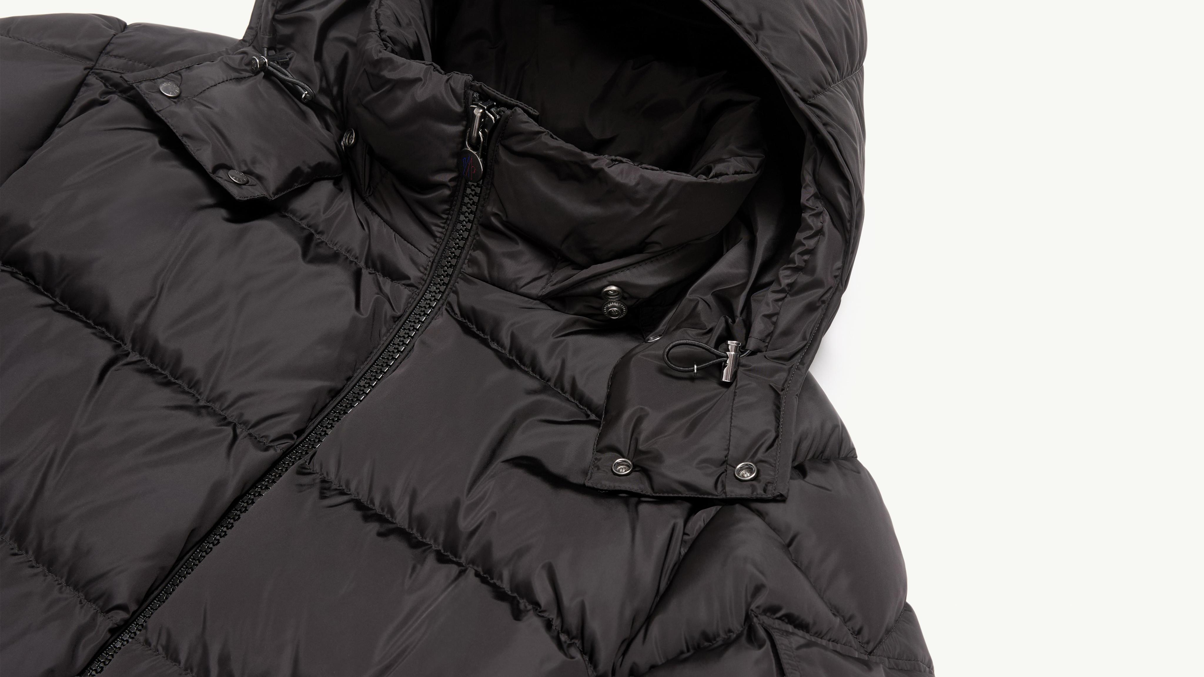 MONCLER タートル　極美品 2023 MONCLER Pop-up-shop‼️ | BAYBROOK KUMAMOTO