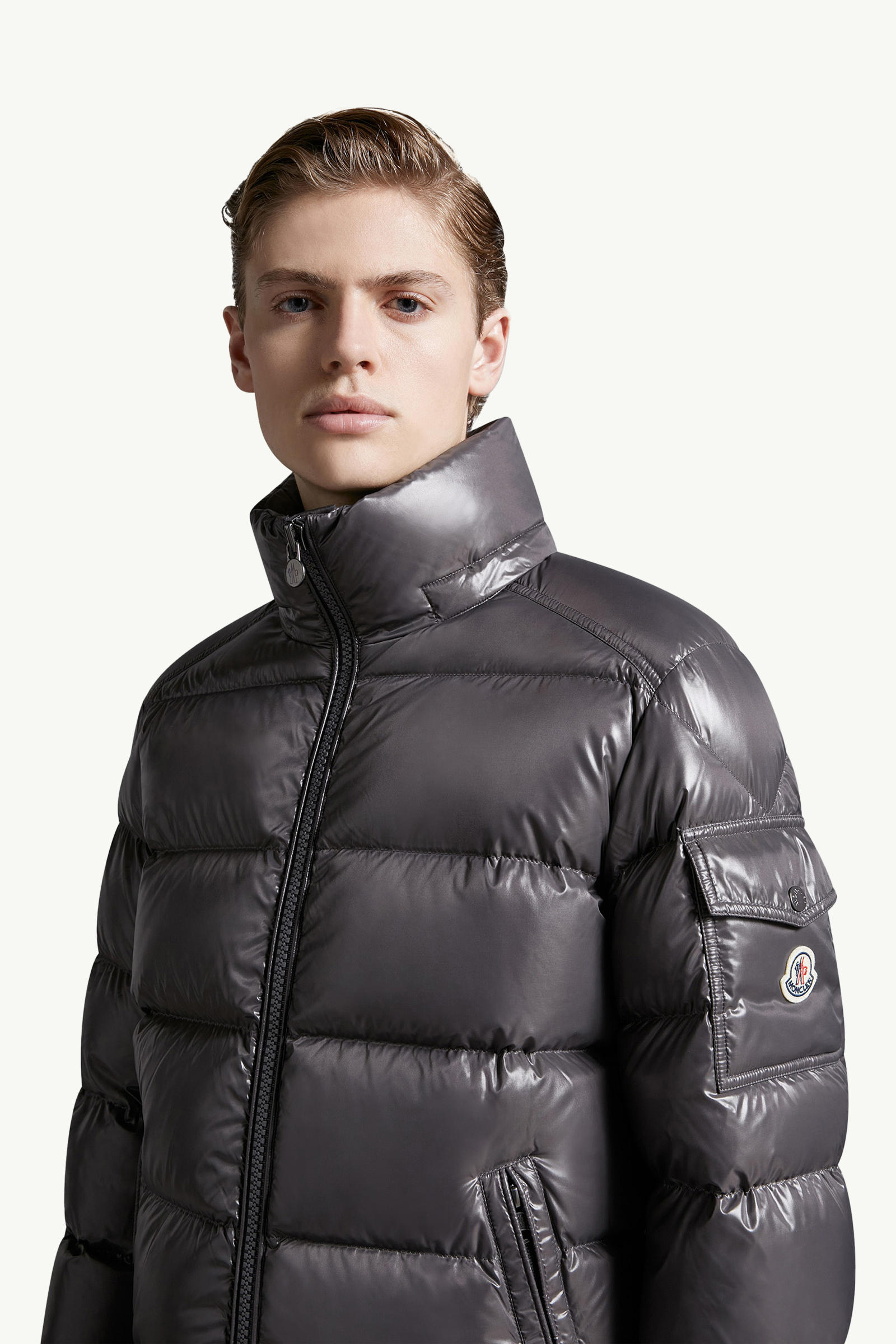 Moncler Maya kurze Daunenjacke mit Kapuze Herren Dunkelgrau Moncler 1