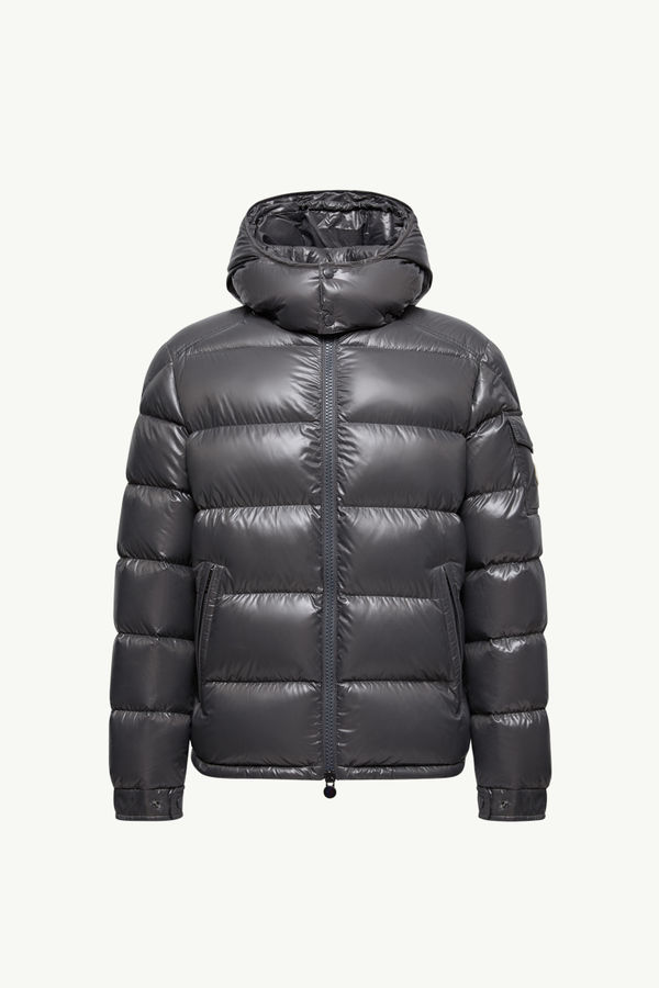 https://moncler-cdn.thron.com/api/v1/content-delivery/shares/dpx6uv/contents/K20911A5360068950930_F/image/K20911A5360068950930_F