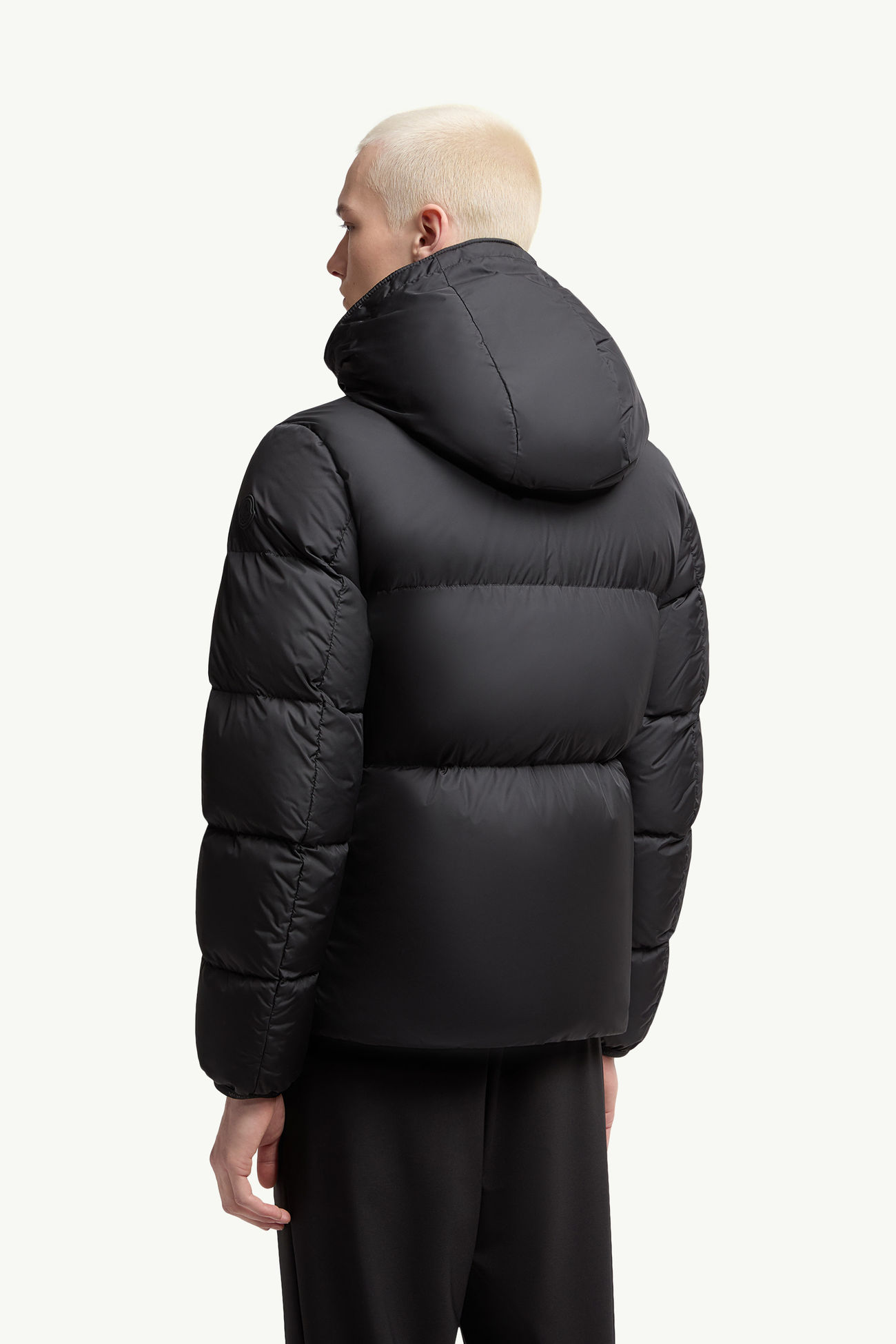 Montcla ショートダウンジャケット メンズ ブラック Moncler 4