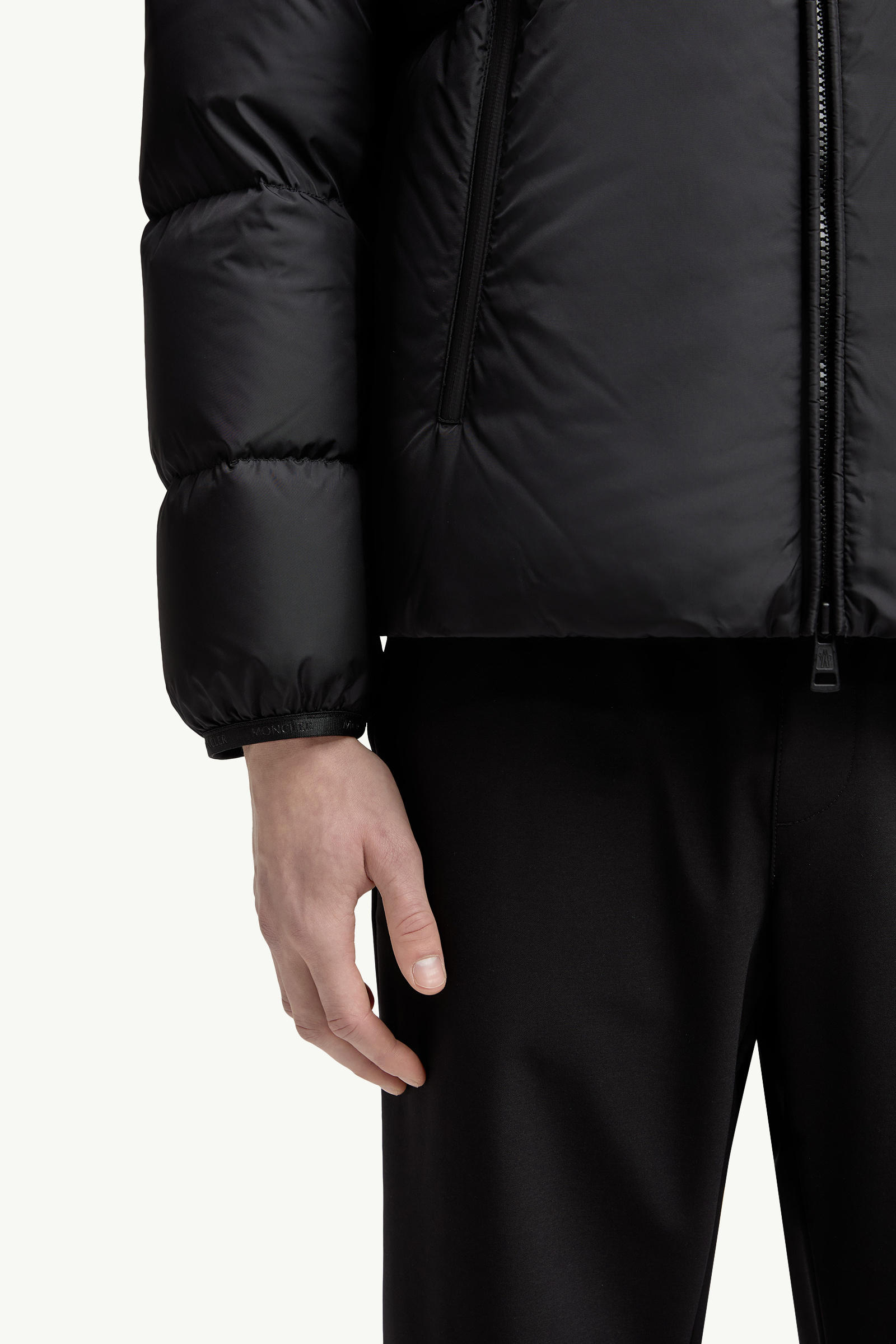 Montcla 후드 쇼트 다운 재킷 남성 블랙 Moncler 6