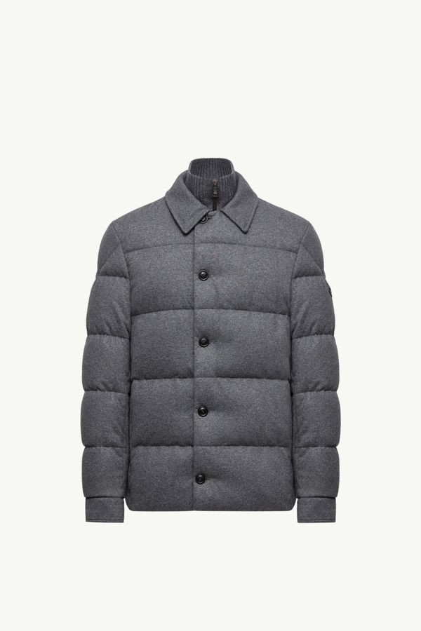 https://moncler-cdn.thron.com/api/v1/content-delivery/shares/dpx6uv/contents/K20911G0003589A6J940_F/image/K20911G0003589A6J940_F