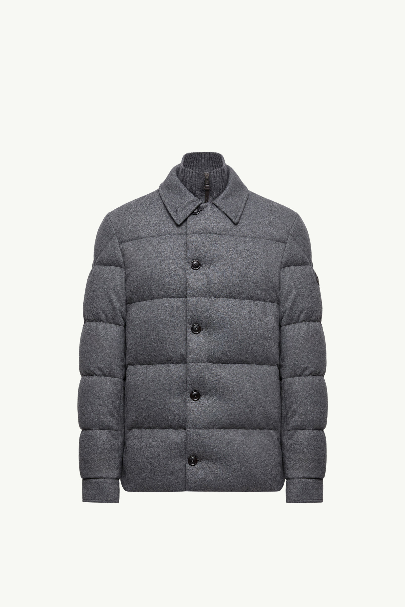 https://moncler-cdn.thron.com/api/v1/content-delivery/shares/dpx6uv/contents/K20911G0003589A6J940_F/image/K20911G0003589A6J940_F