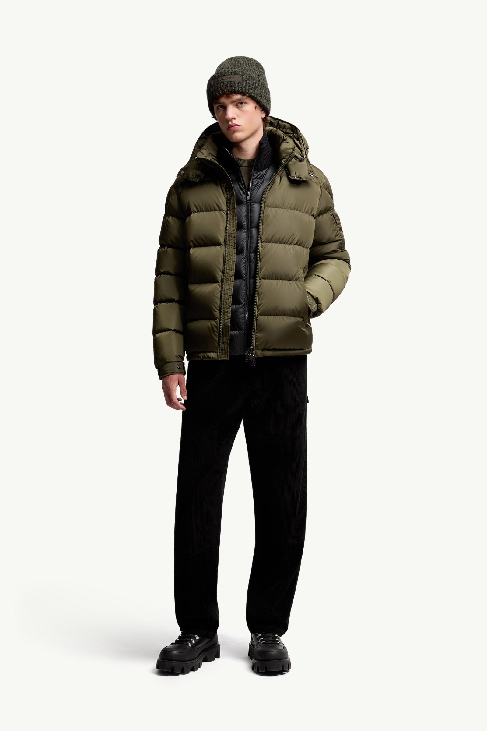 MONCLER ブラック カジュアルパンツ ブラック パンツ : パンツ＆ショーツ 向けの メンズ | モンクレール