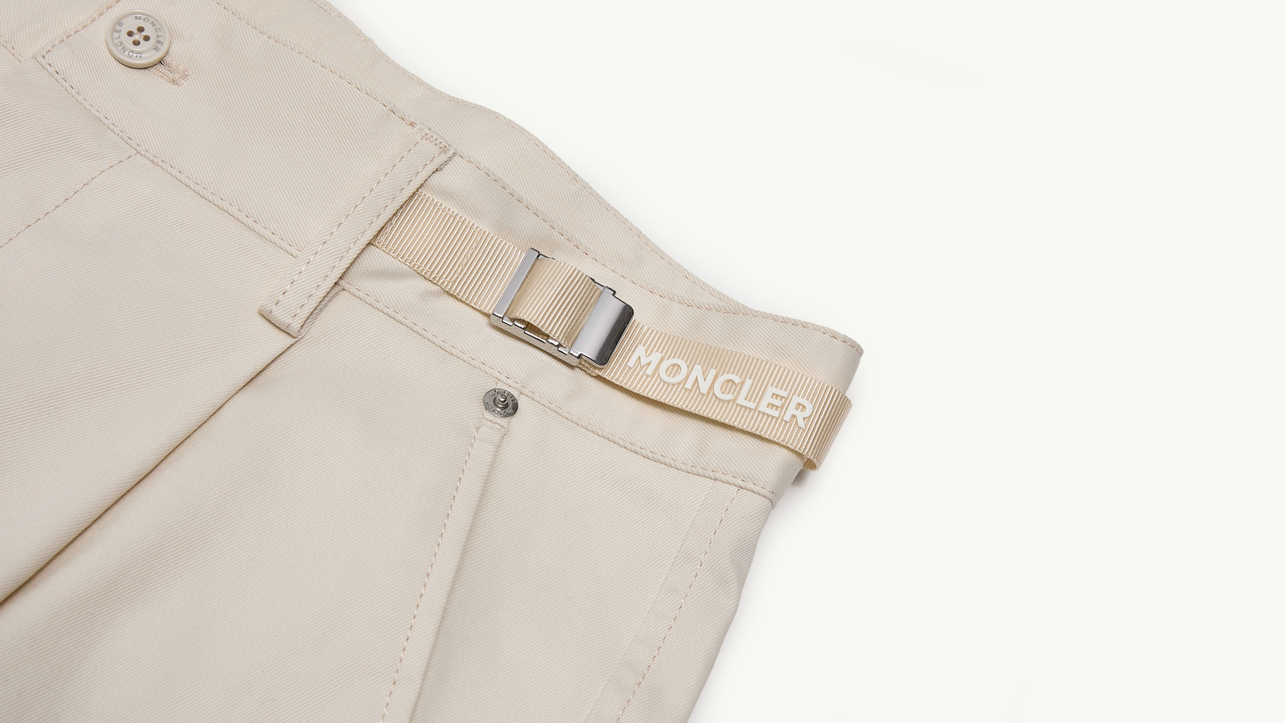 Slide 1 - product.feature.metallicdetailsmonclerribbon.title