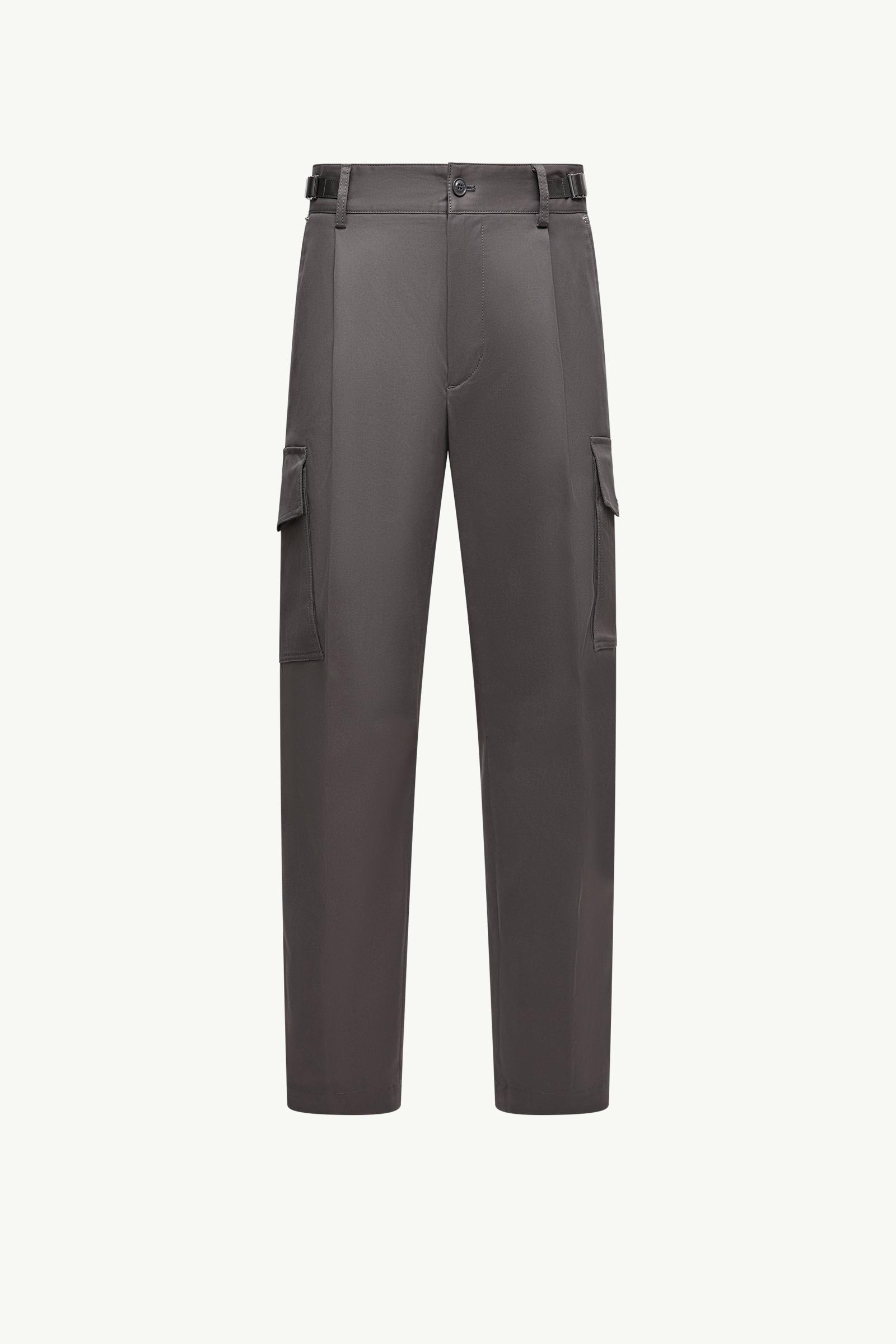 MONCLER グレー チノパン スリムフィット グレー パンツ : パンツ＆ショーツ 向けの メンズ | モンクレール